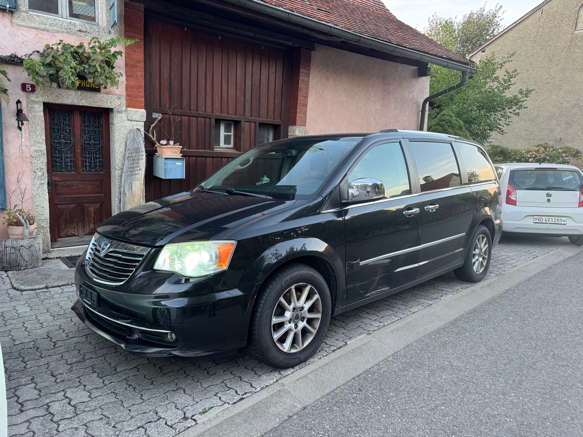 LANCIA Voyager 2.8D Platinum Automatic-showroom-element-2