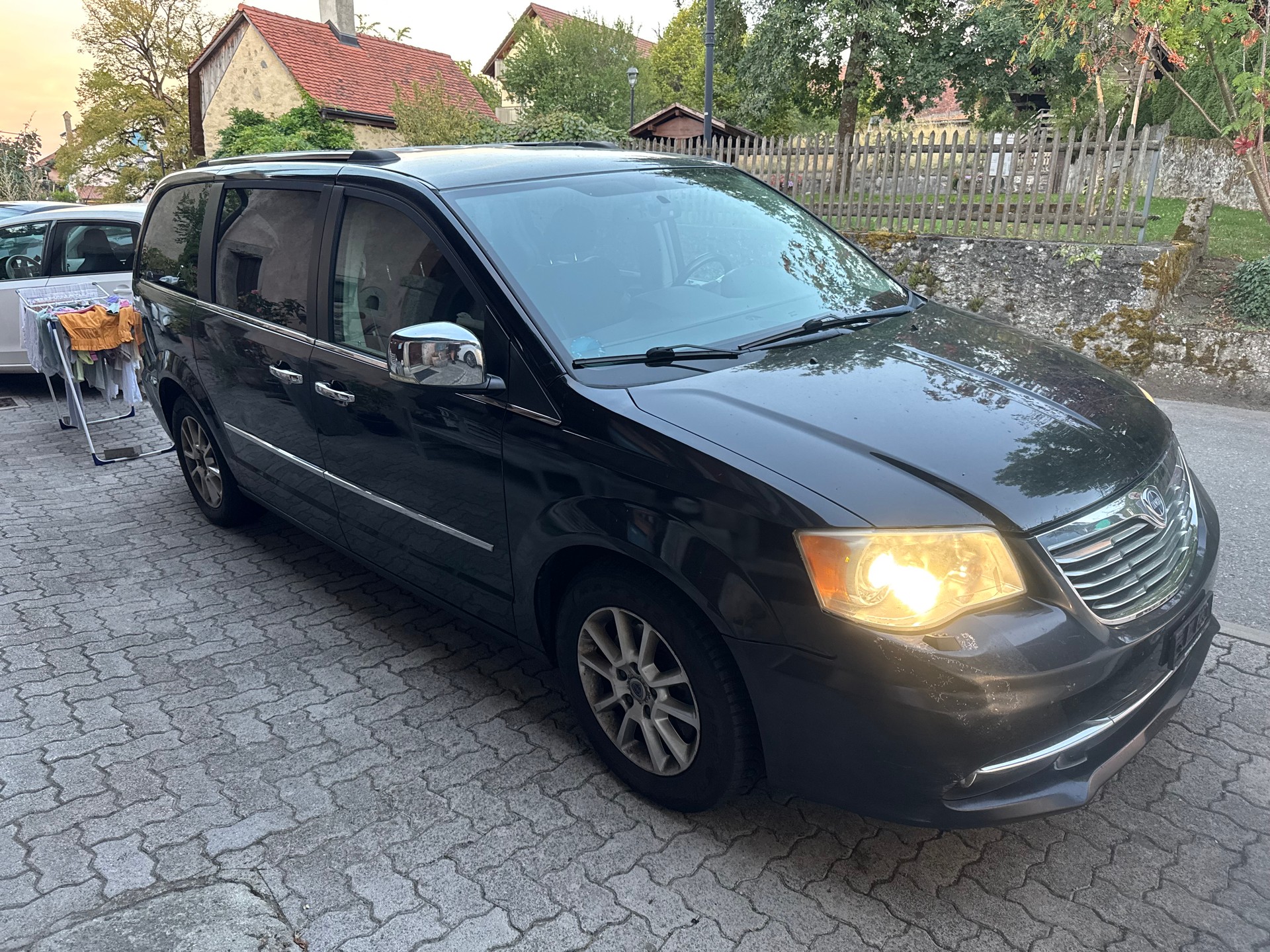 LANCIA Voyager 2.8D Platinum Automatic-showroom-element-3
