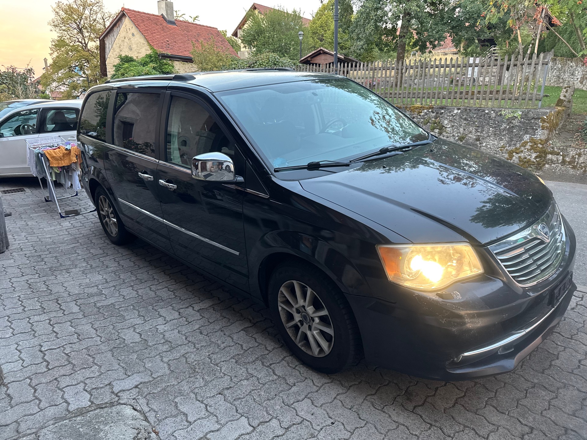 LANCIA Voyager 2.8D Platinum Automatic-showroom-element-1