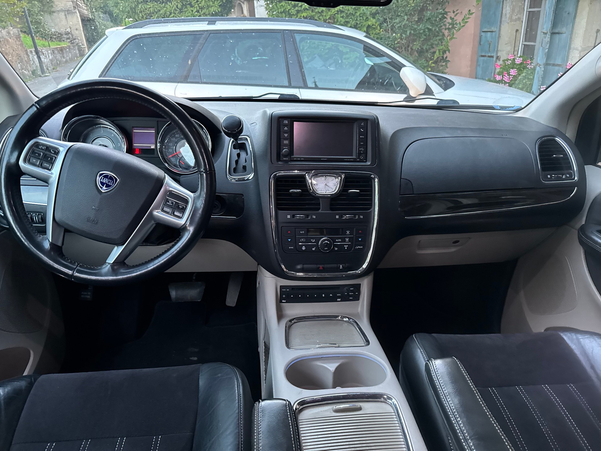 LANCIA Voyager 2.8D Platinum Automatic-image-10