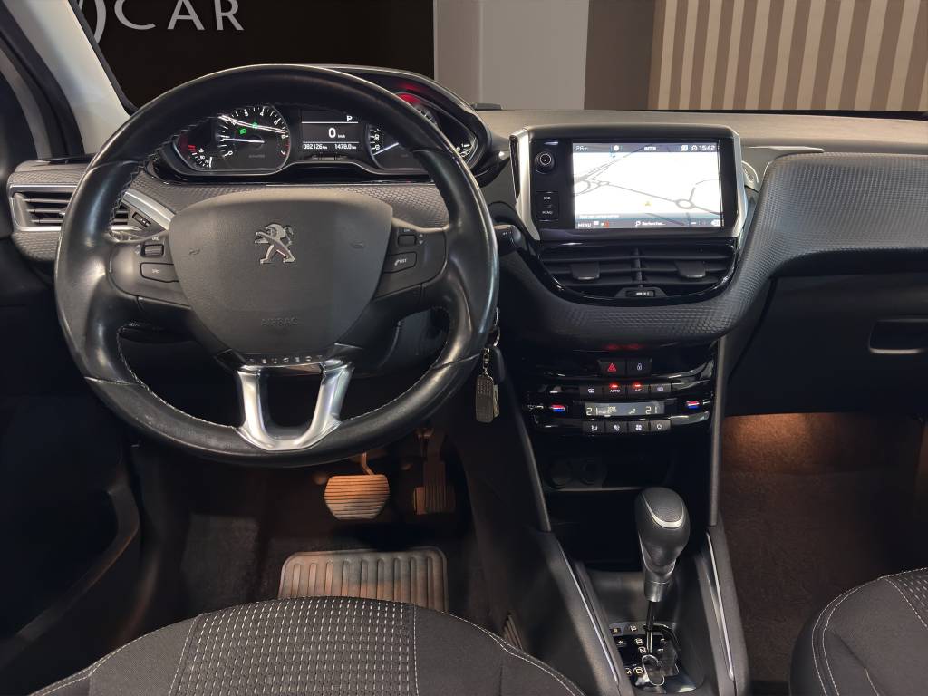PEUGEOT 208 1.2 PureTech Allure EAT6-image-4