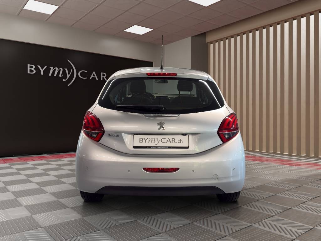PEUGEOT 208 1.2 PureTech Allure EAT6-image-14