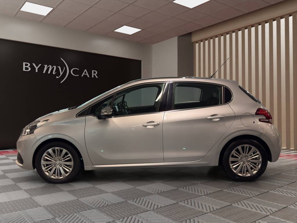PEUGEOT 208 1.2 PureTech Allure EAT6-image-3