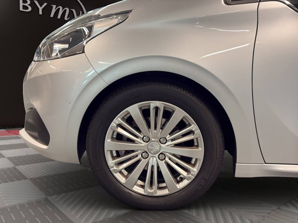 PEUGEOT 208 1.2 PureTech Allure EAT6-image-11