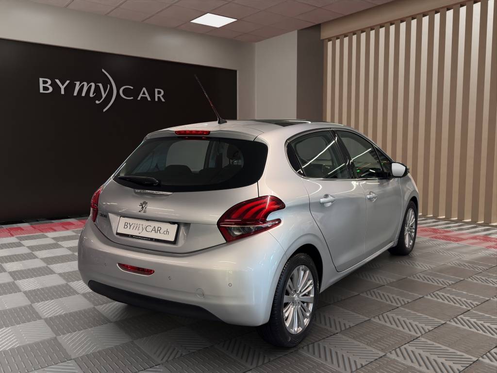 PEUGEOT 208 1.2 PureTech Allure EAT6-image-2