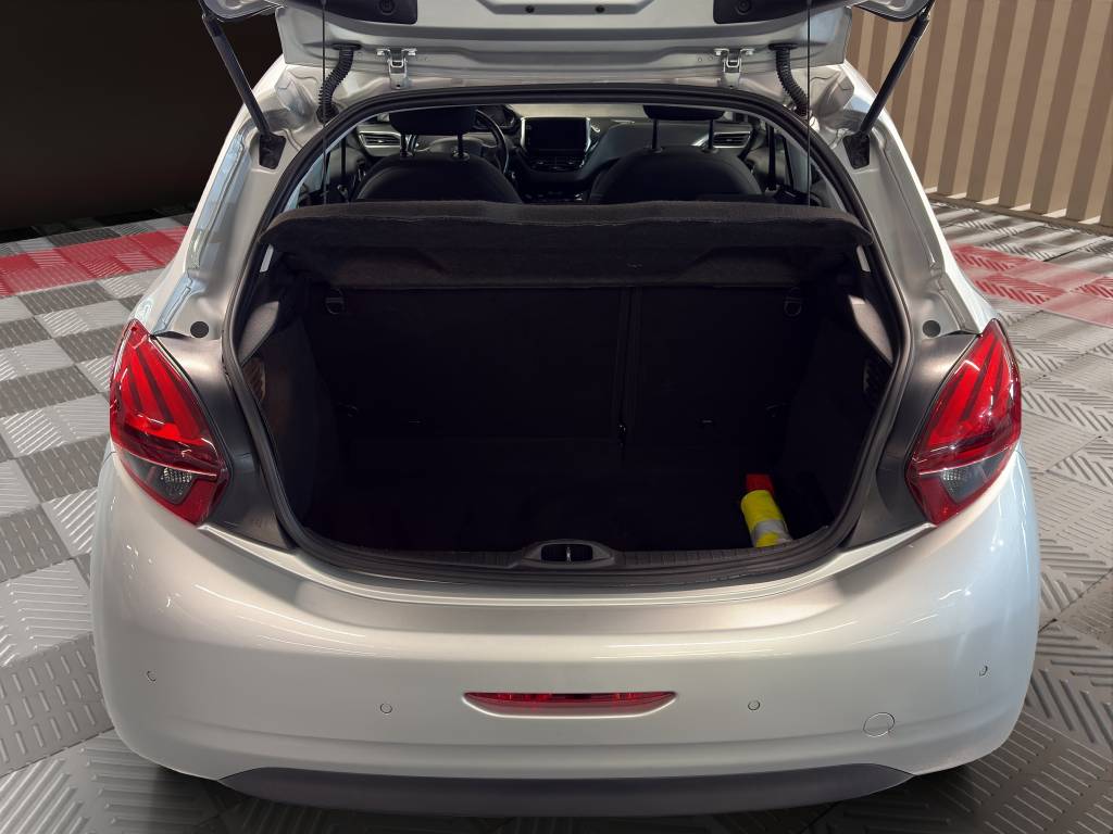 PEUGEOT 208 1.2 PureTech Allure EAT6-image-9