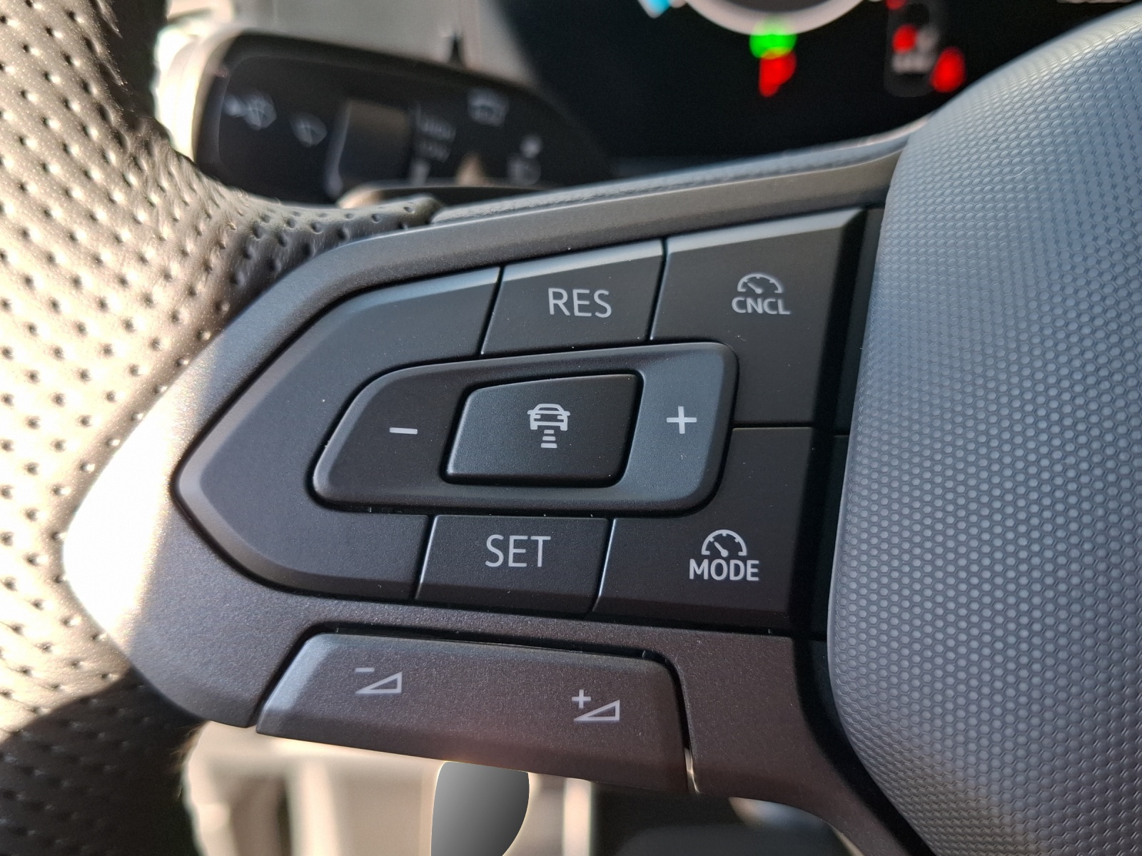 VW Tiguan 2.0 TSI DSG R-Line United 4Motion-image-15