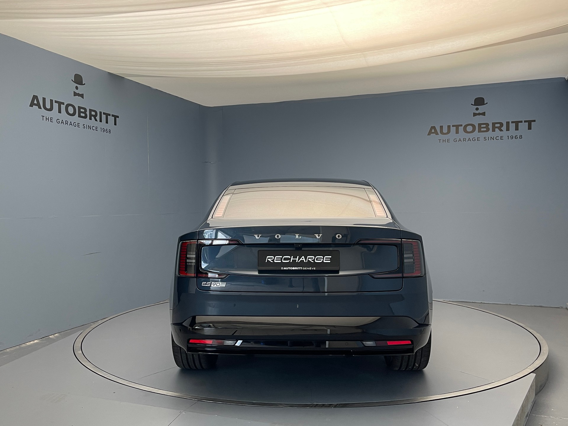 VOLVO ES90 Ultra-showroom-element-2