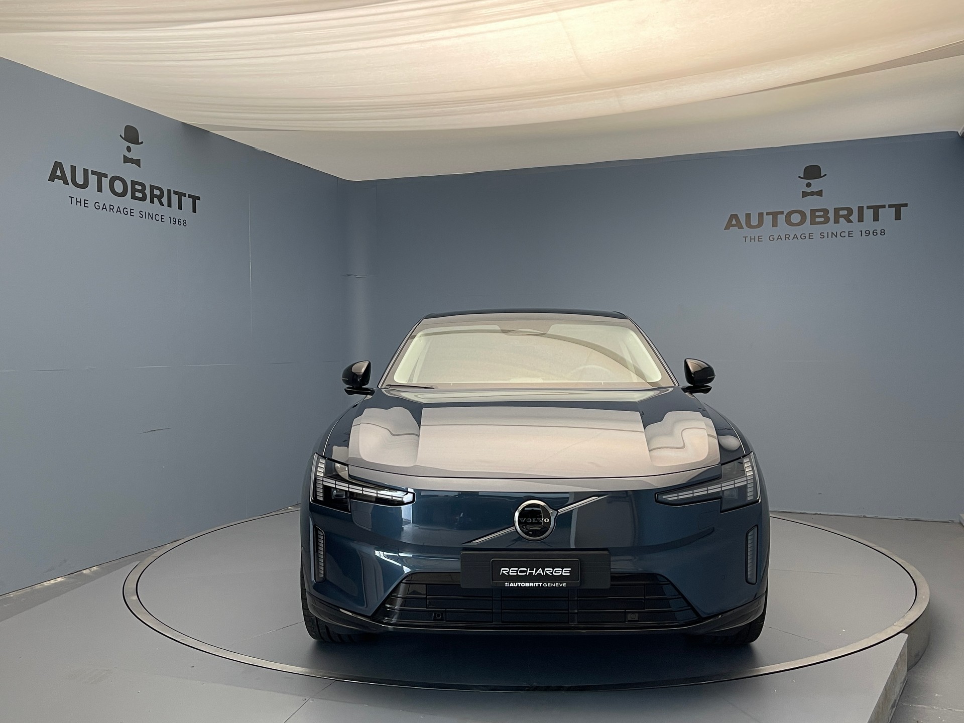 VOLVO ES90 Ultra-showroom-element-3