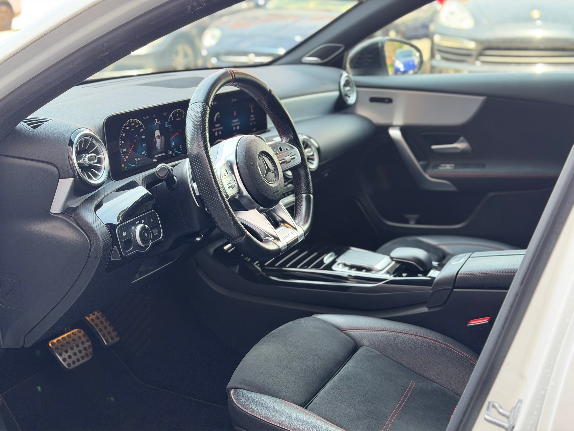 MERCEDES-BENZ A 35 AMG 4Matic Edition 1 Speedshift-image-6
