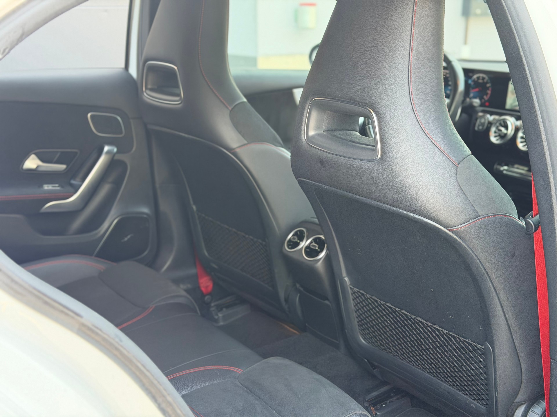 MERCEDES-BENZ A 35 AMG 4Matic Edition 1 Speedshift-image-12