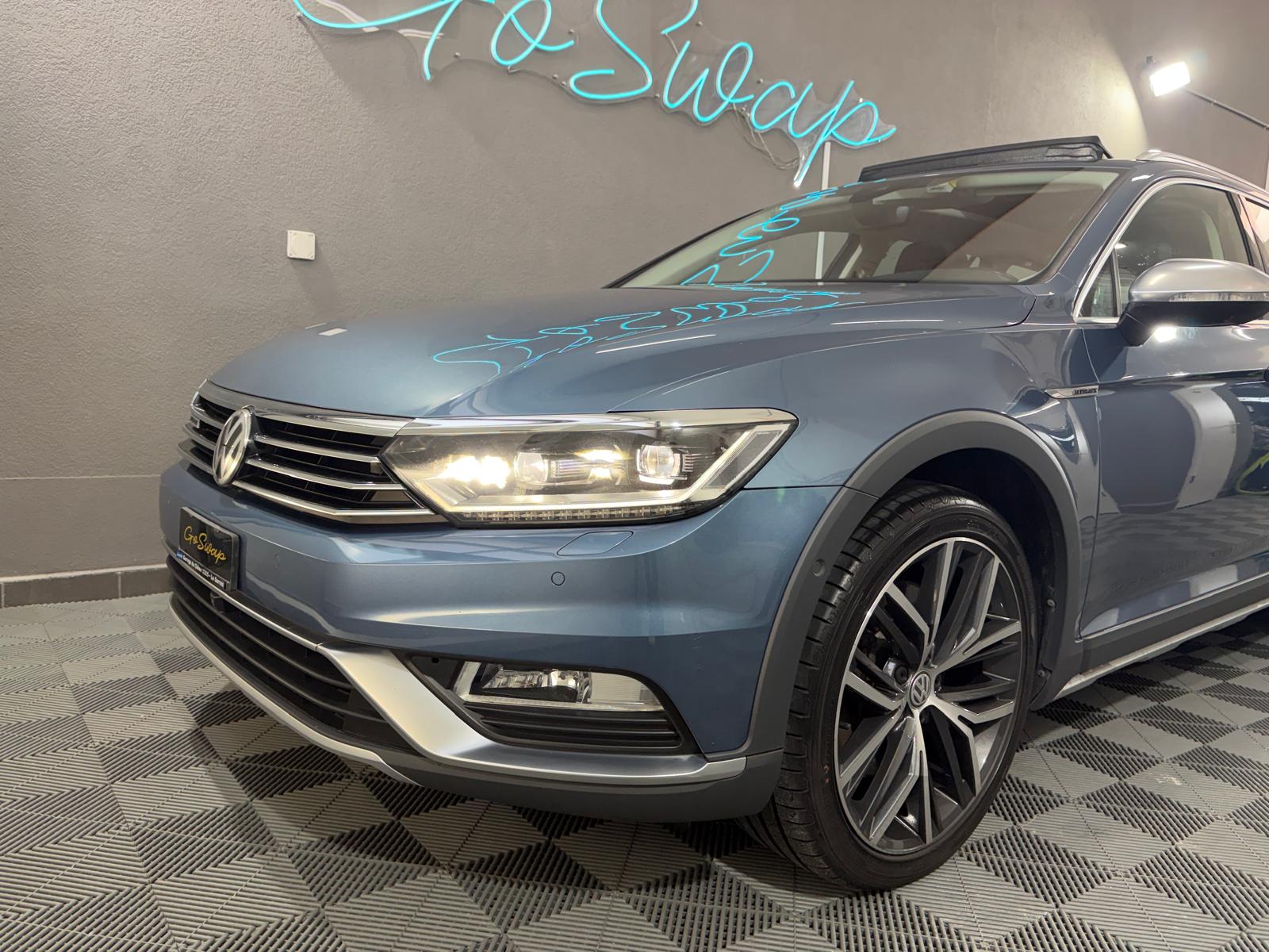 VW Passat Alltrack 2.0 TDI BMT 4Motion DSG - Attelage - Toit ouvrant-showroom-element-2