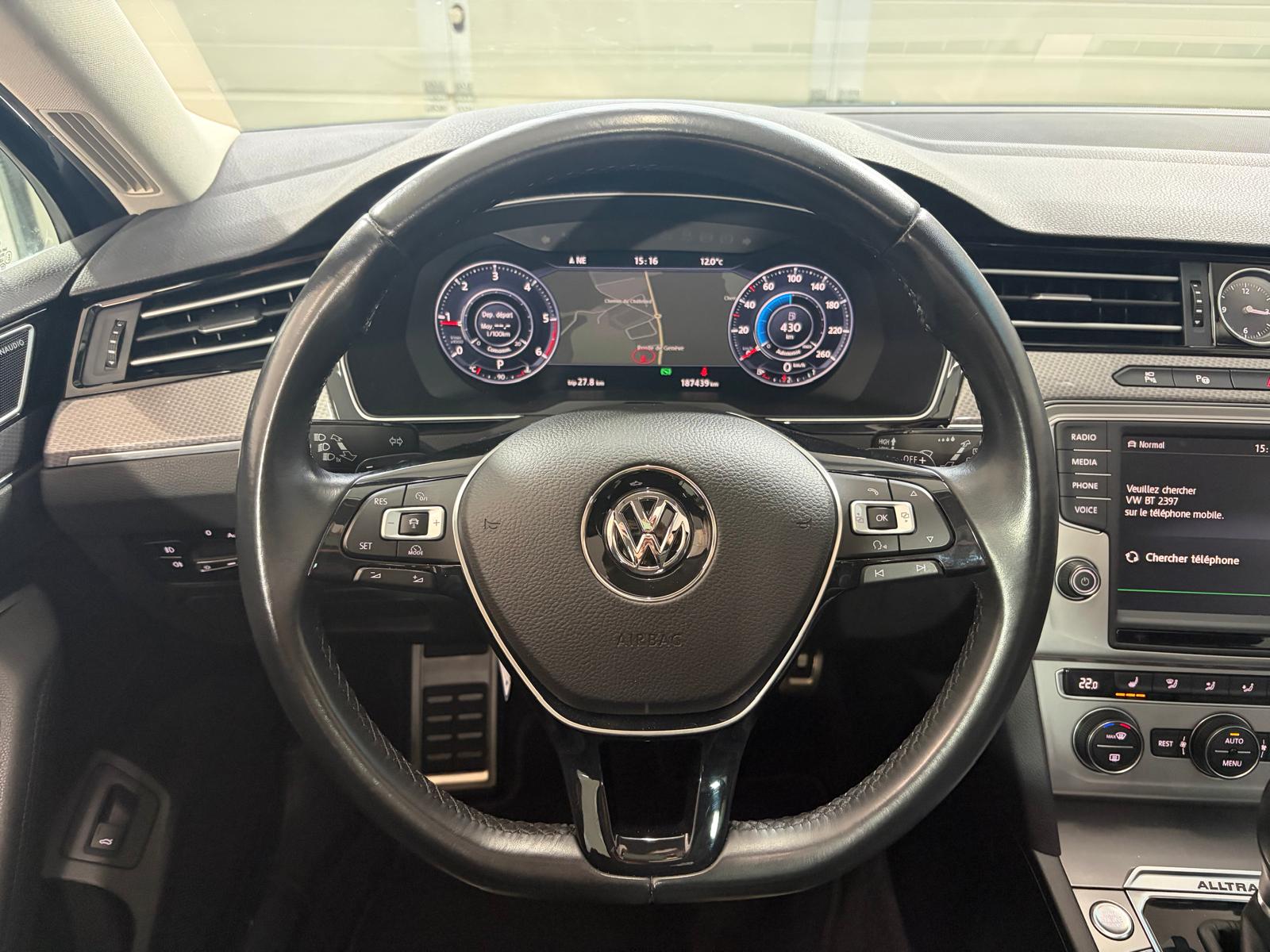 VW Passat Alltrack 2.0 TDI BMT 4Motion DSG - Attelage - Toit ouvrant-image-16