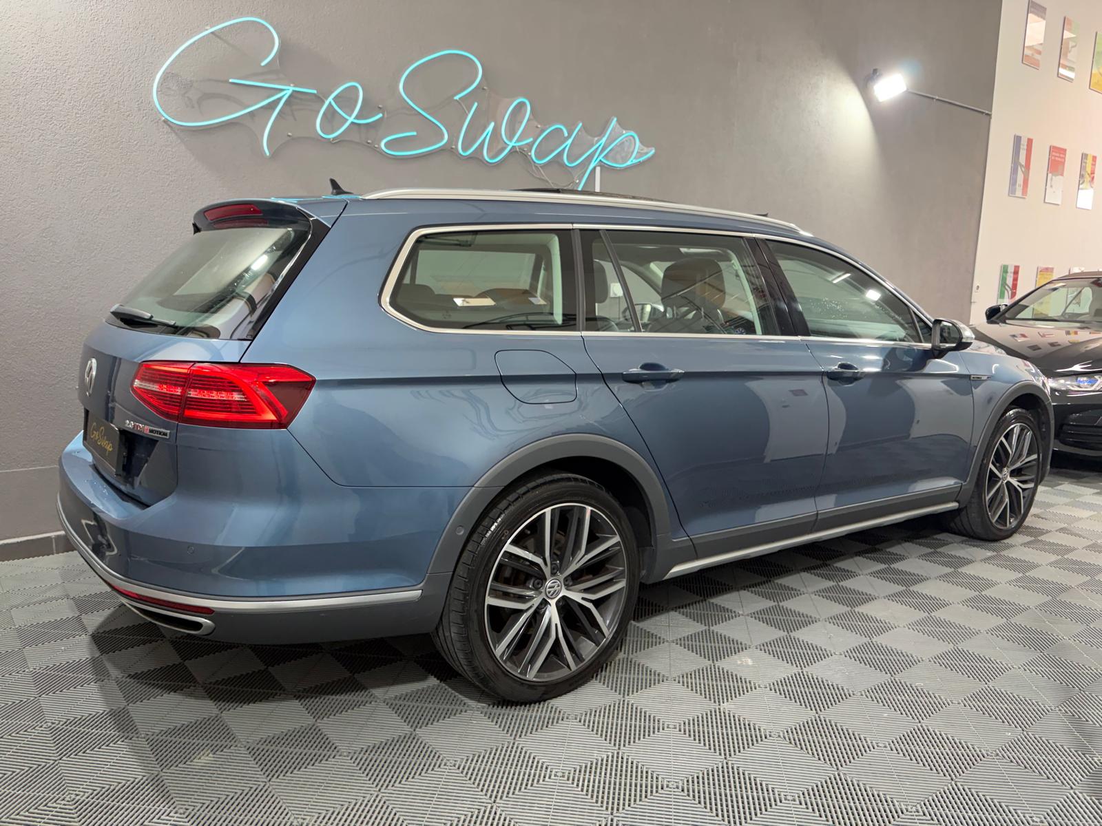 VW Passat Alltrack 2.0 TDI BMT 4Motion DSG - Attelage - Toit ouvrant-showroom-element-3