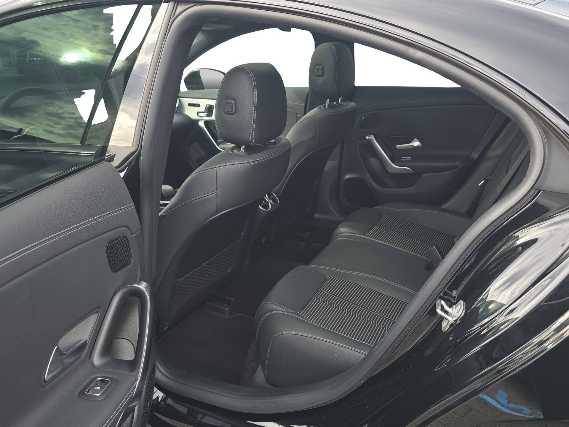 MERCEDES-BENZ CLA 250 4Matic Progressive 7G-DCT-image-9