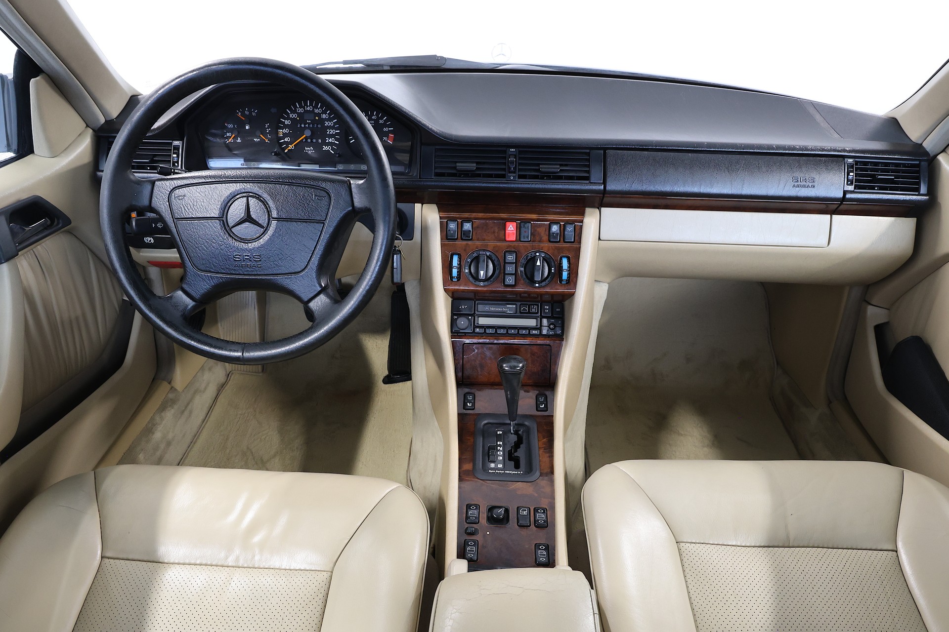 MERCEDES-BENZ E 320 Coupé *Frisch ab VETERANPRÜFUNG*-image-8