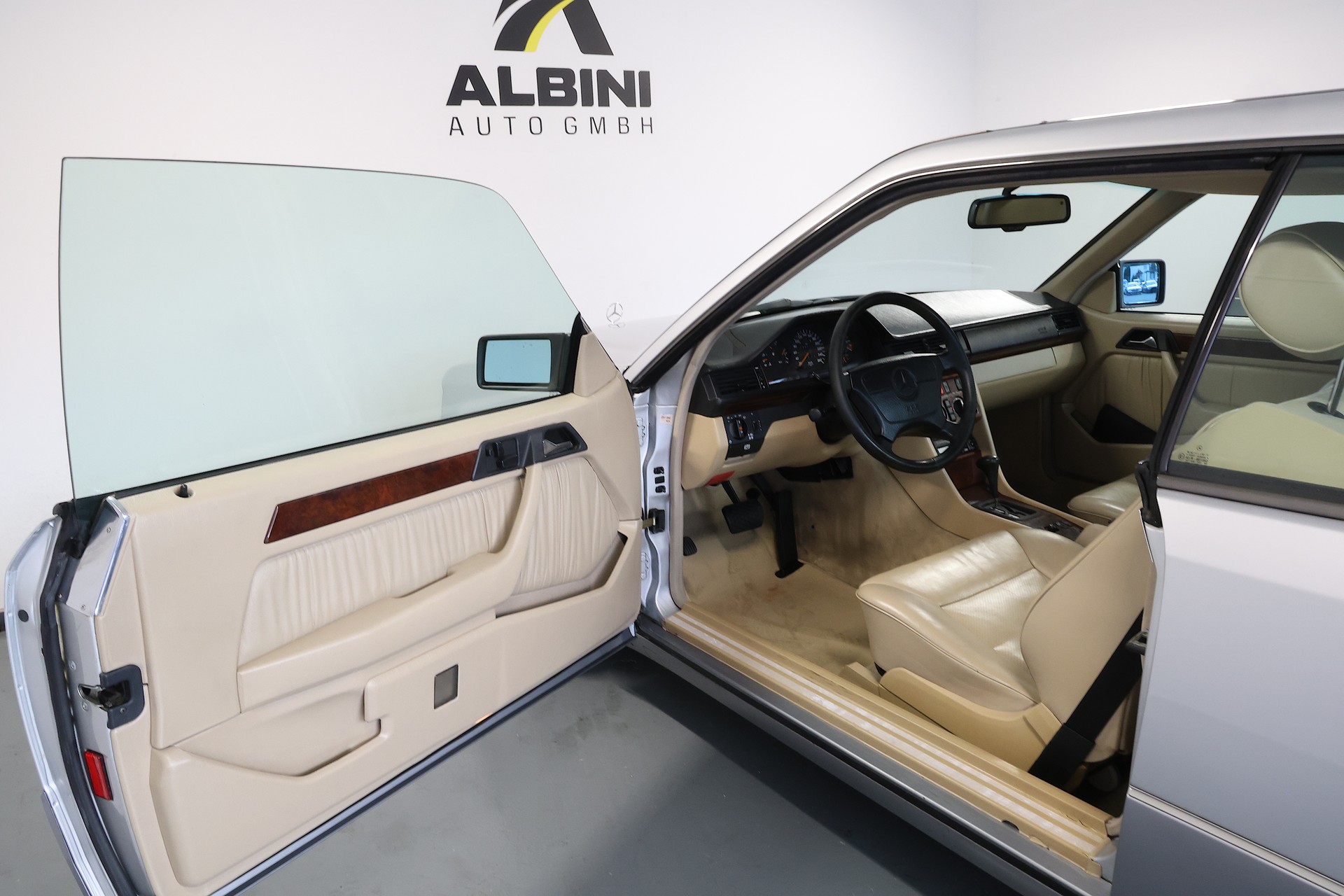 MERCEDES-BENZ E 320 Coupé *Frisch ab VETERANPRÜFUNG*-image-4