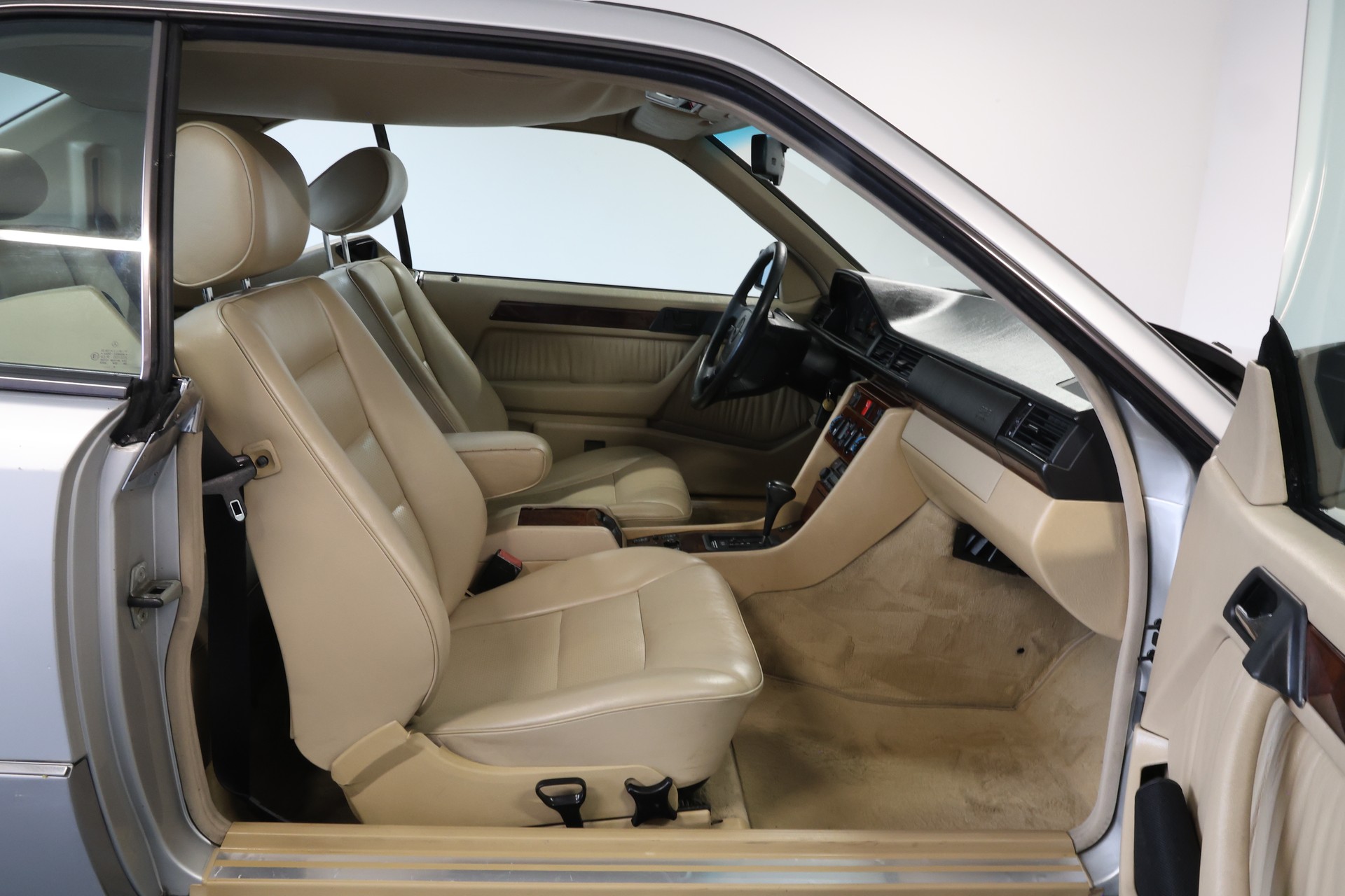 MERCEDES-BENZ E 320 Coupé *Frisch ab VETERANPRÜFUNG*-image-11