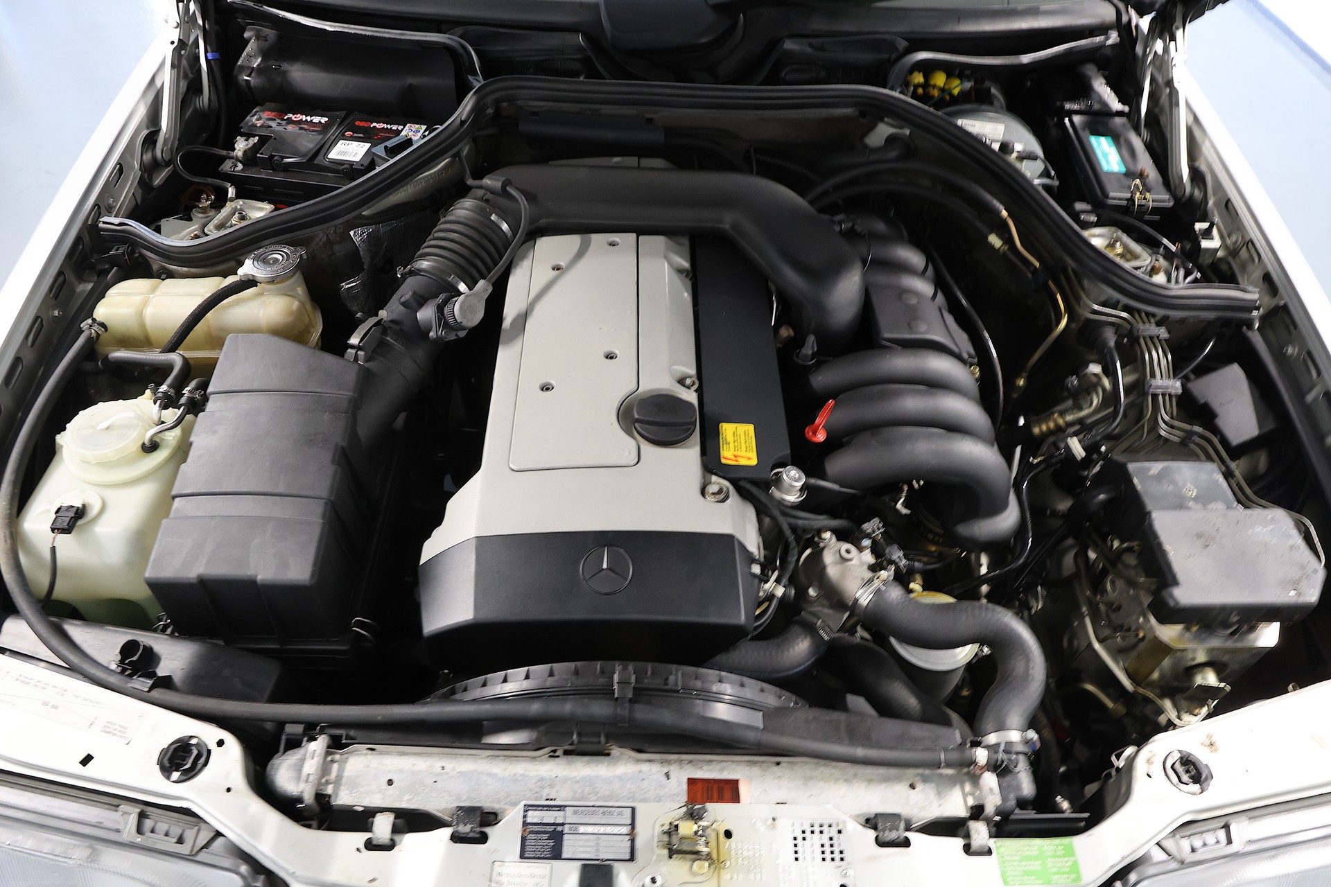 MERCEDES-BENZ E 320 Coupé *Frisch ab VETERANPRÜFUNG*-image-14