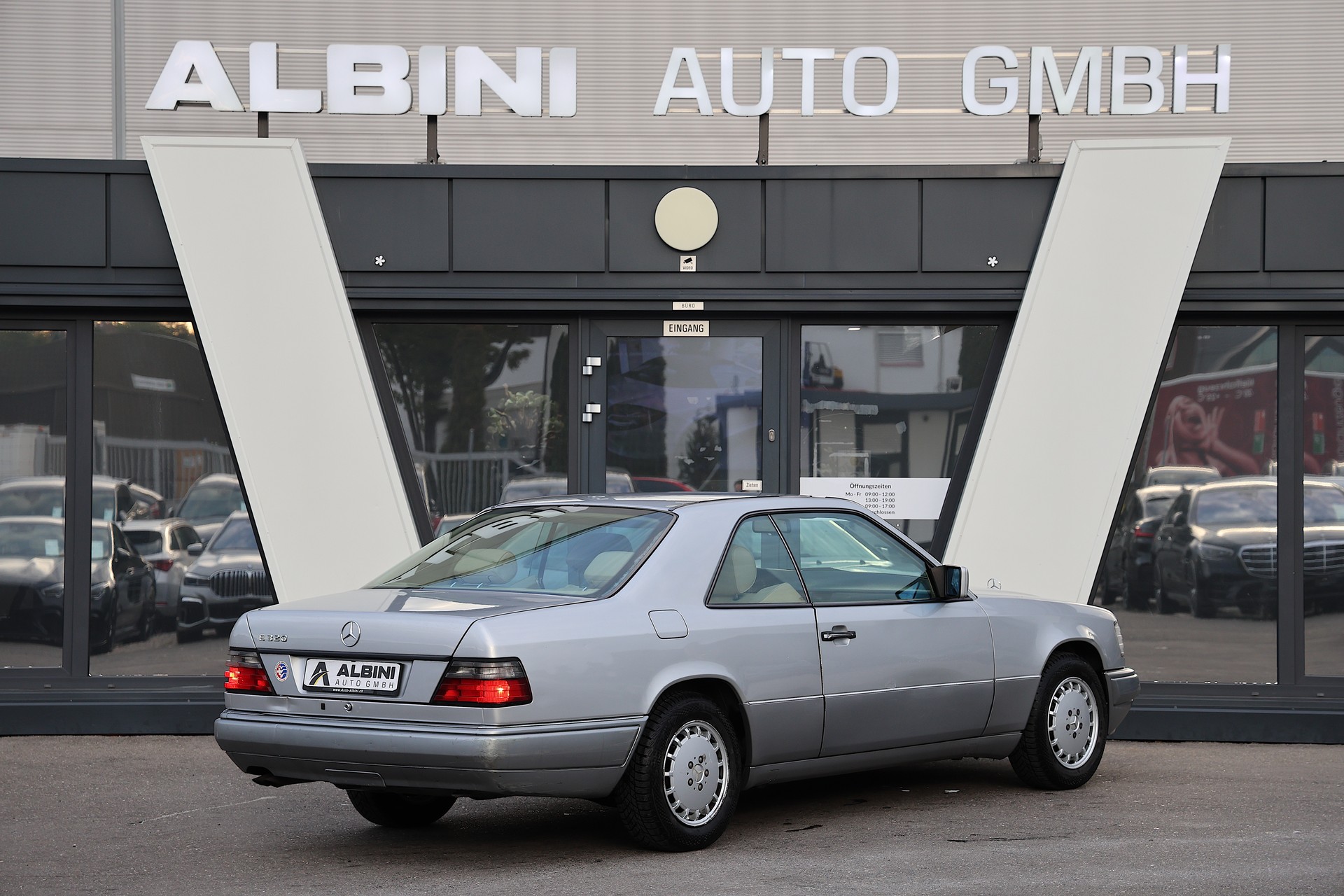 MERCEDES-BENZ E 320 Coupé *Frisch ab VETERANPRÜFUNG*-showroom-element-3