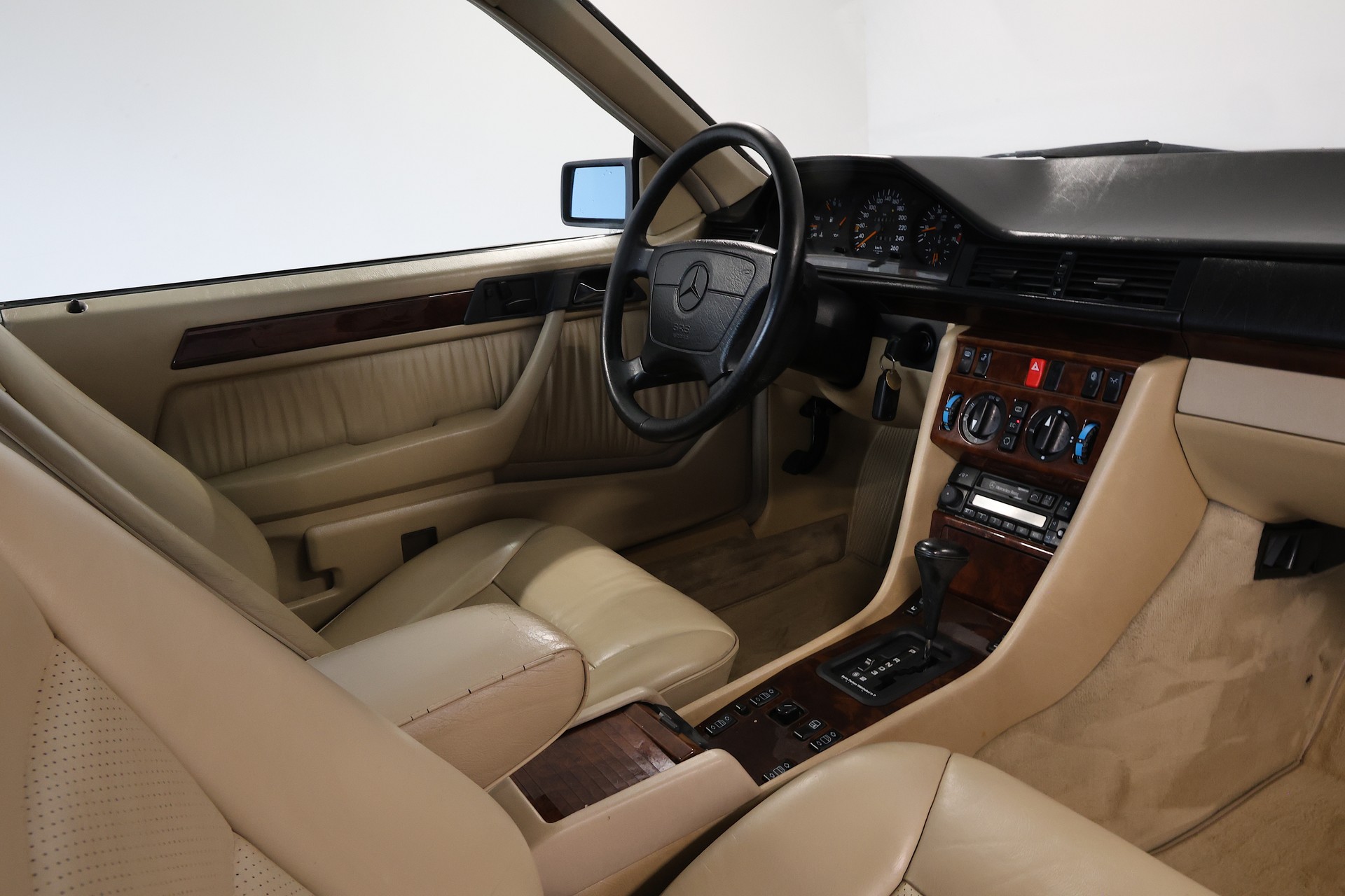 MERCEDES-BENZ E 320 Coupé *Frisch ab VETERANPRÜFUNG*-image-12