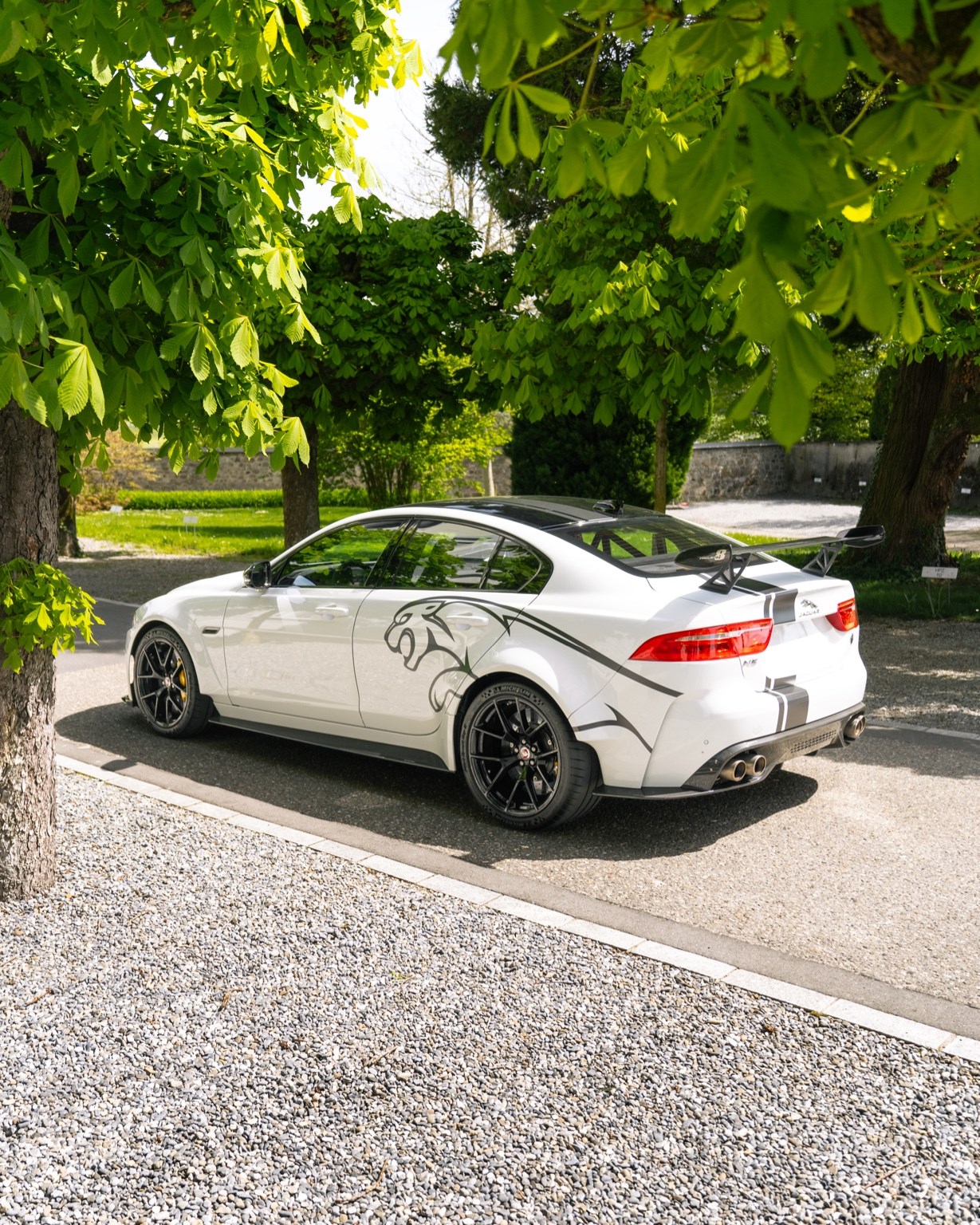 JAGUAR XE SVO Project 8, 1/62 weltweit mit Werksgarantie bis 8.27!-image-3