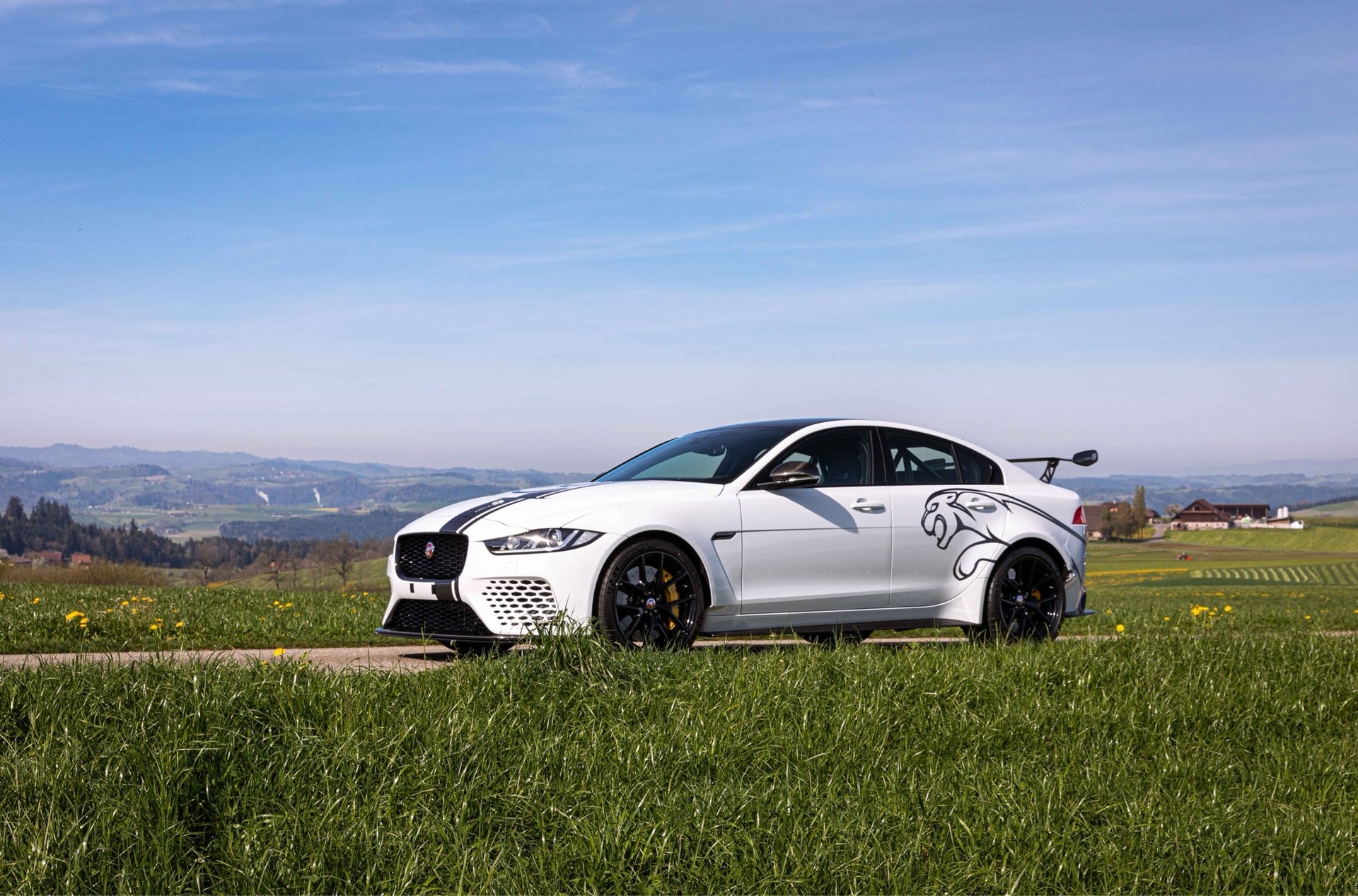 JAGUAR XE SVO Project 8, 1/62 weltweit mit Werksgarantie bis 8.27!-image-11