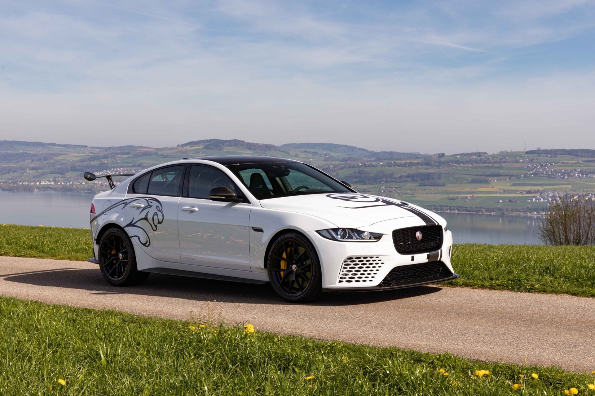 JAGUAR XE SVO Project 8, 1/62 weltweit mit Werksgarantie bis 8.27!-image-13