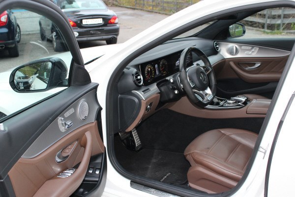 MERCEDES-BENZ E 43 AMG 4 Matic-image-10
