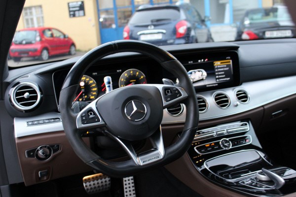 MERCEDES-BENZ E 43 AMG 4 Matic-image-11