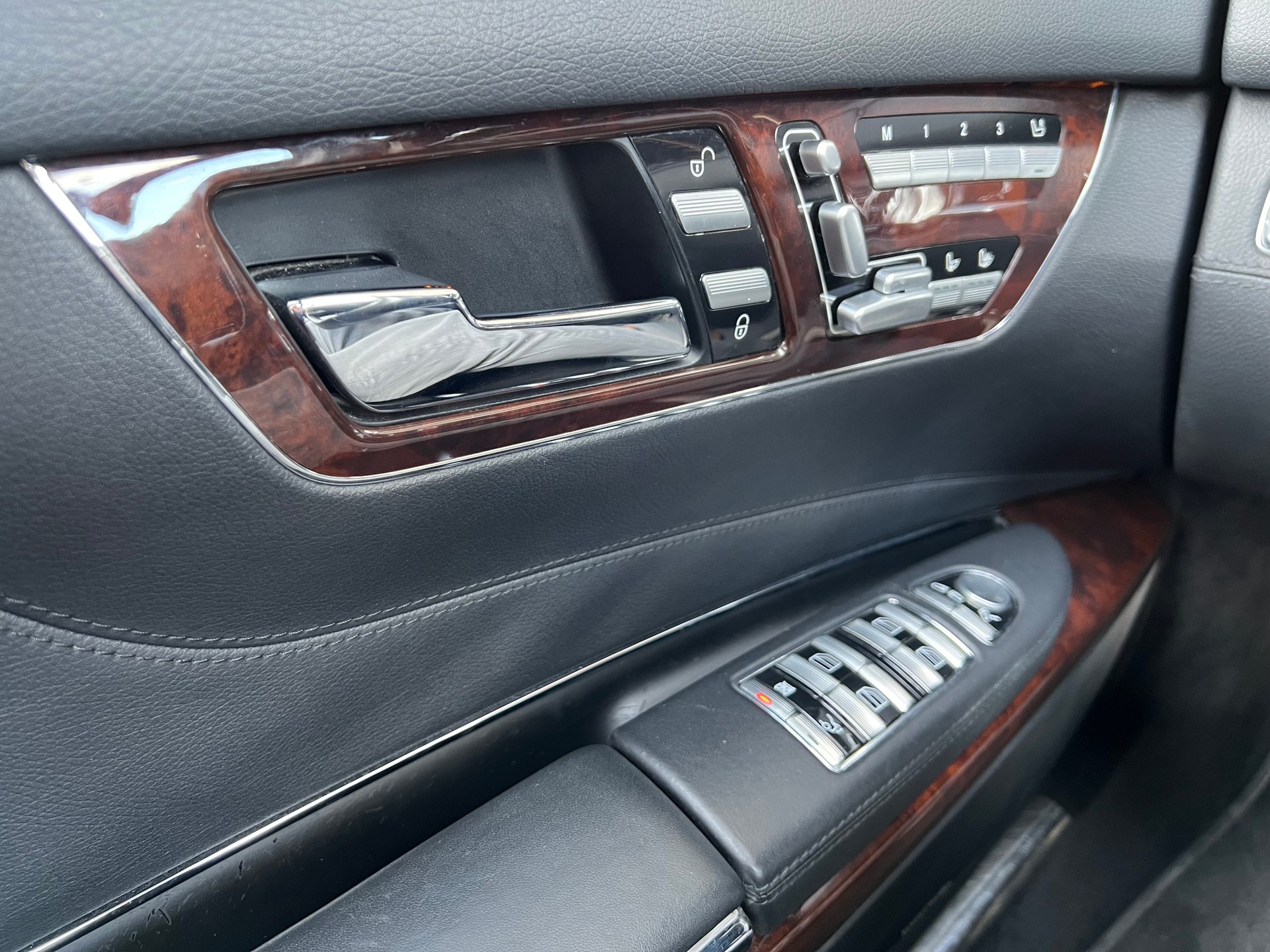 MERCEDES-BENZ CL 63 AMG 7G-Tronic-image-24