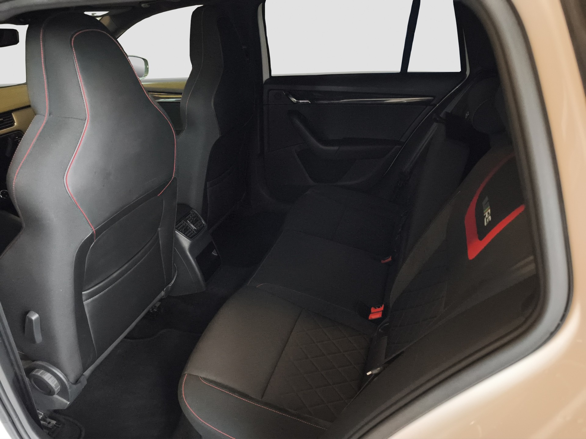 SKODA Octavia Combi 2.0 TDI RS DSG-image-9