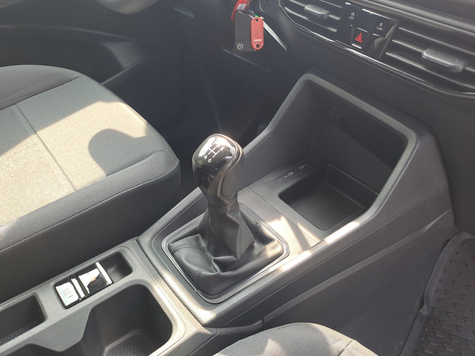 VW Caddy Cargo 2.0TDI-image-14