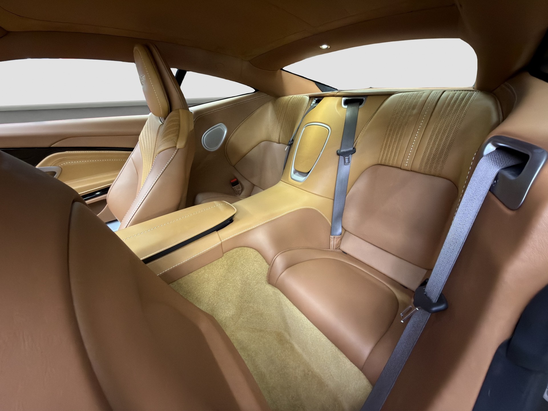 ASTON MARTIN DB11 V12 Launch Edition Touchtronic 3-image-12