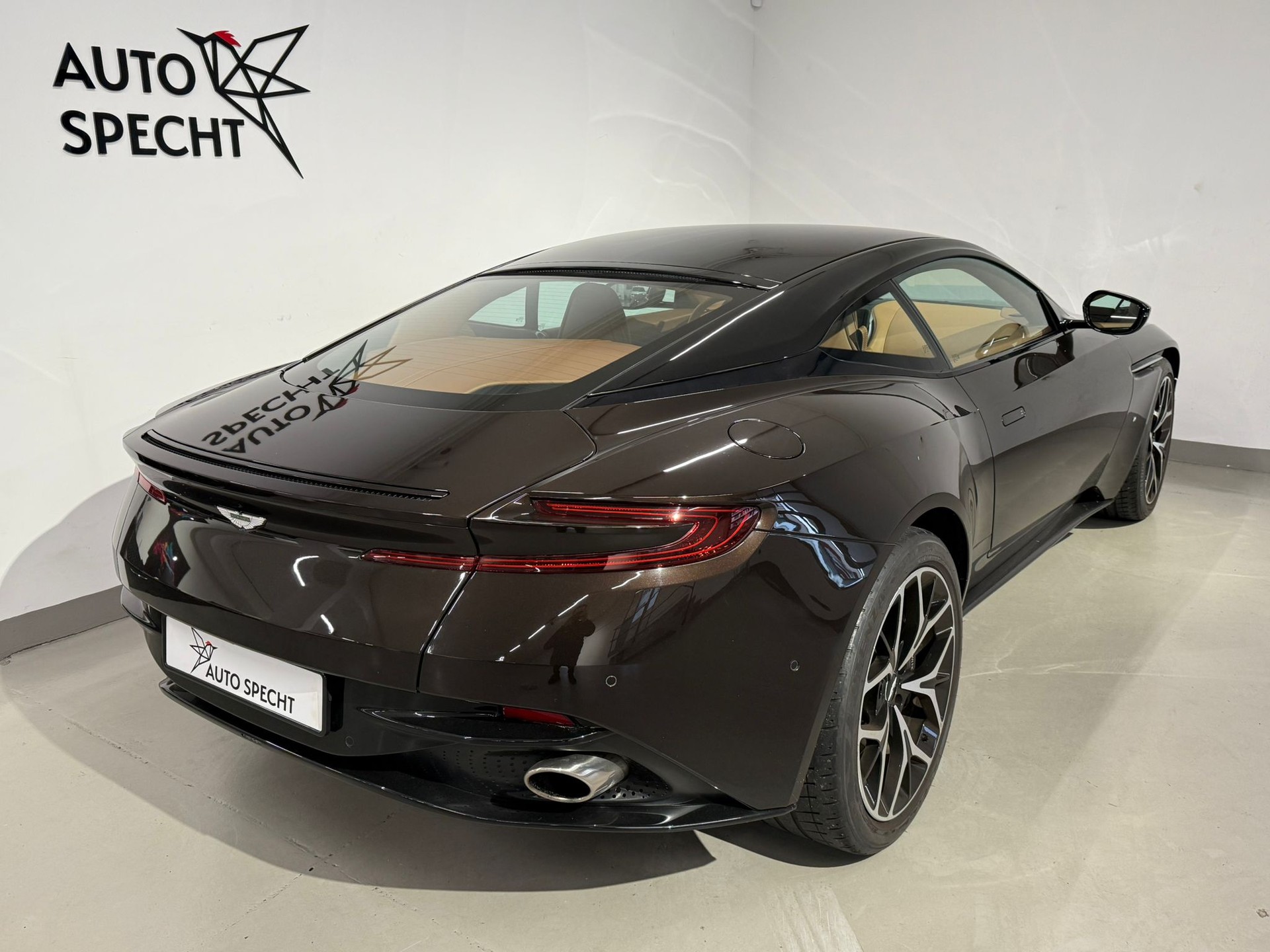 ASTON MARTIN DB11 V12 Launch Edition Touchtronic 3-image-4