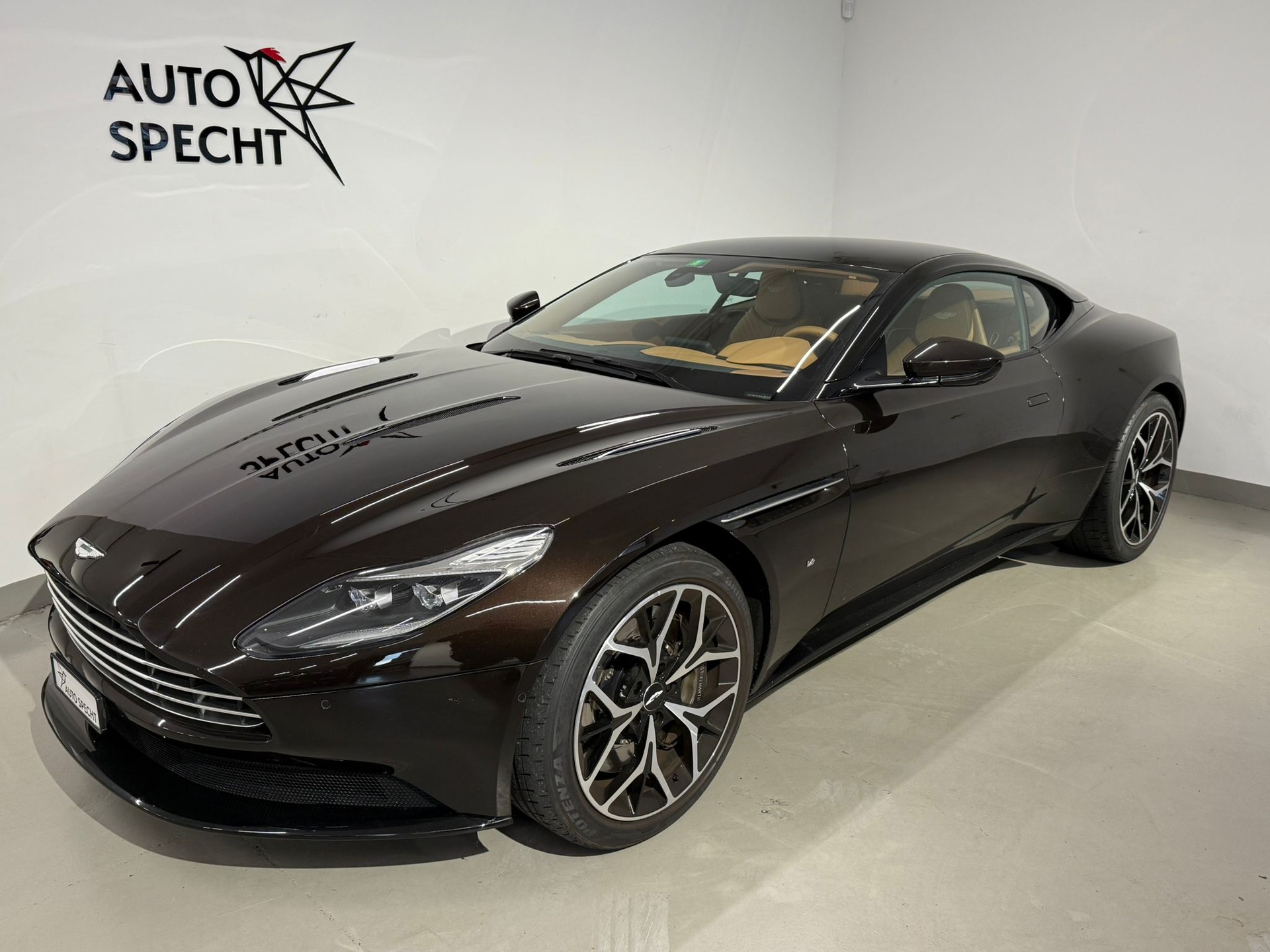 ASTON MARTIN DB11 V12 Launch Edition Touchtronic 3-image-1