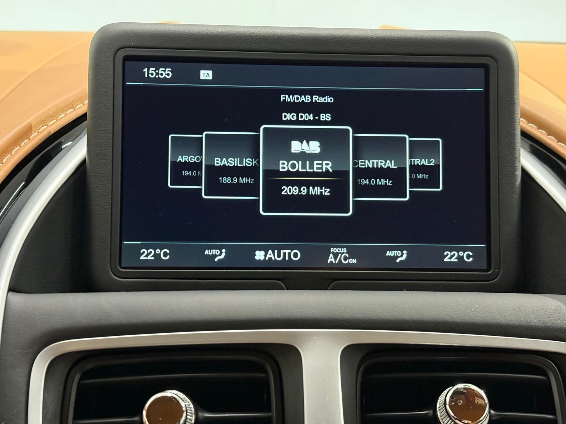 ASTON MARTIN DB11 V12 Launch Edition Touchtronic 3-image-22