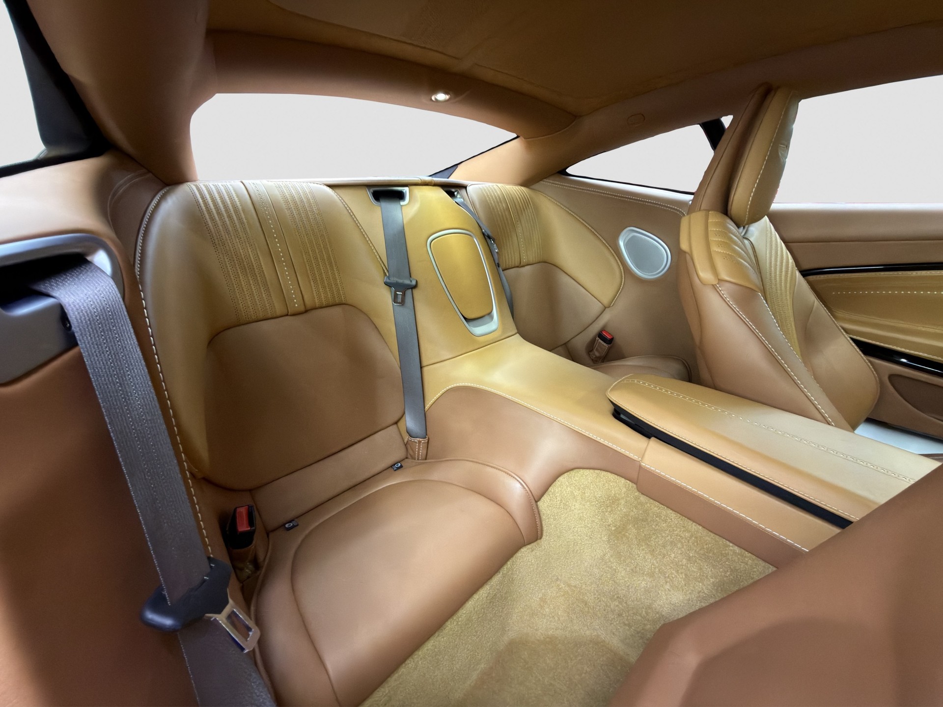 ASTON MARTIN DB11 V12 Launch Edition Touchtronic 3-image-14