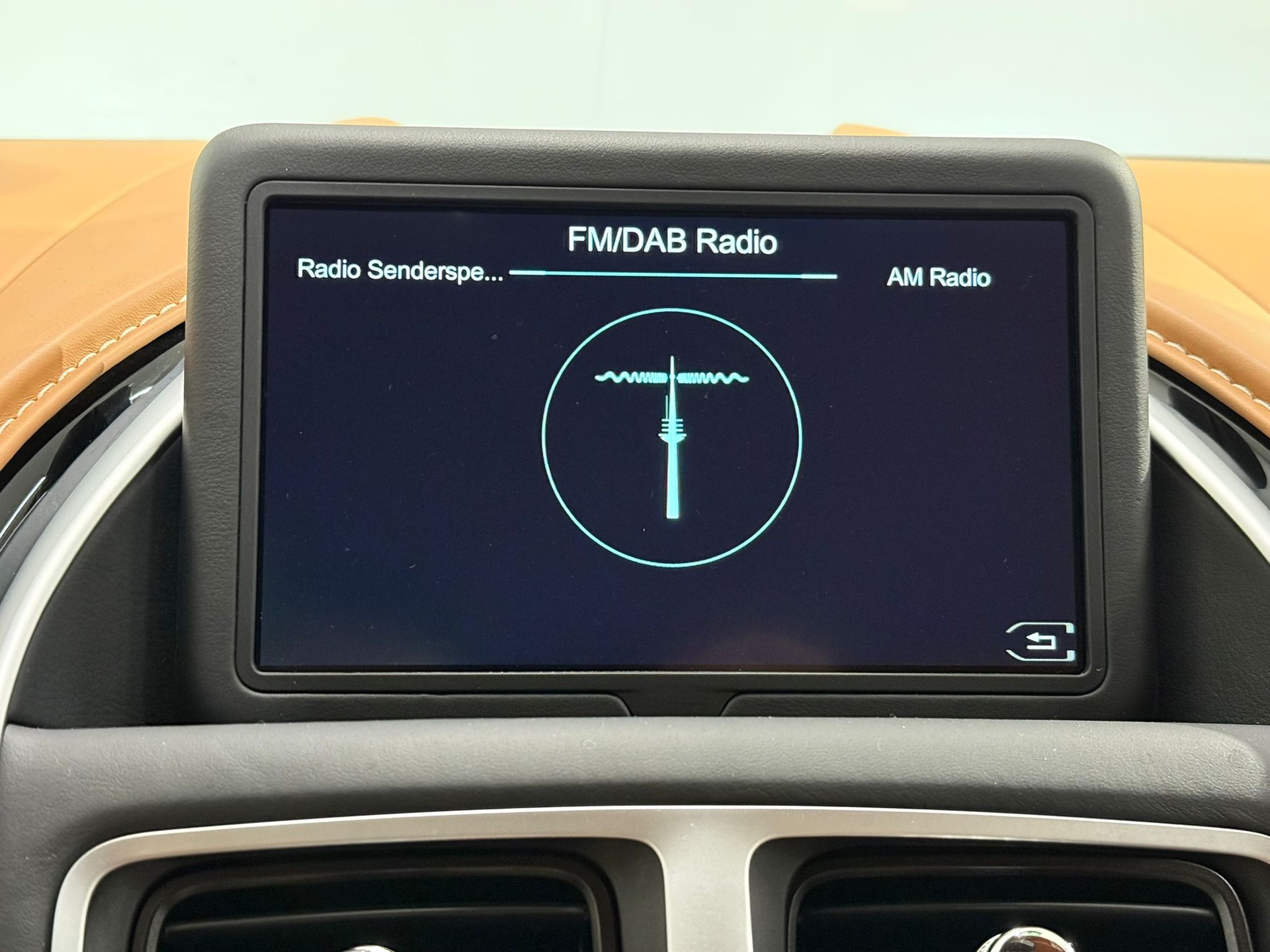 ASTON MARTIN DB11 V12 Launch Edition Touchtronic 3-image-21