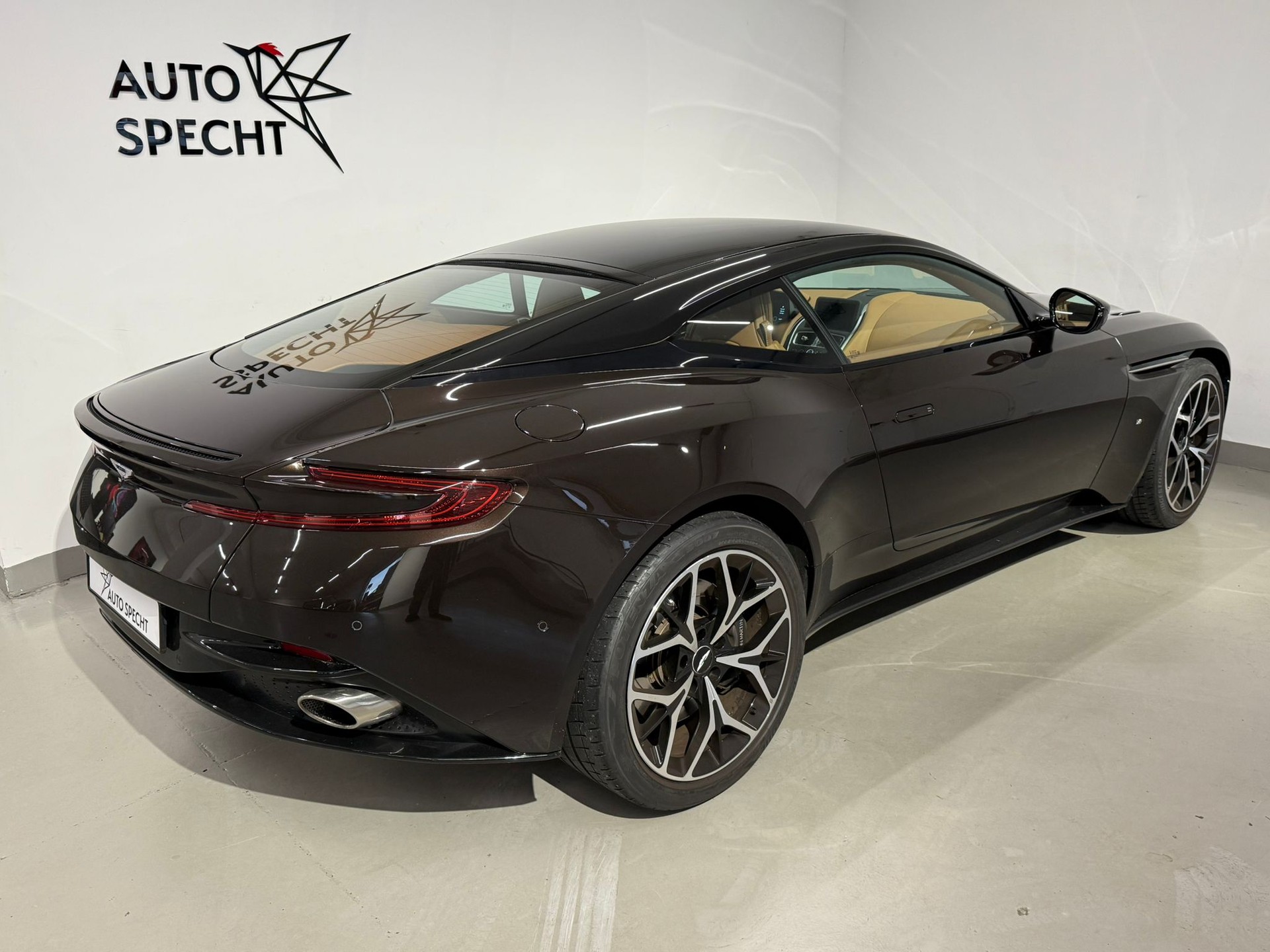 ASTON MARTIN DB11 V12 Launch Edition Touchtronic 3-image-3