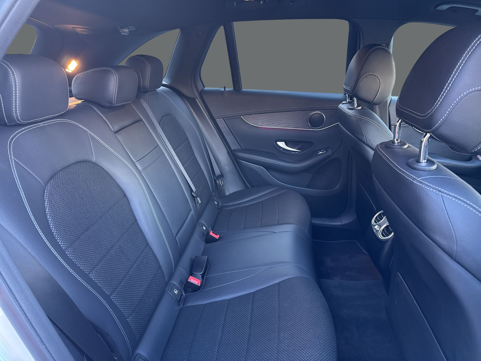 MERCEDES-BENZ GLC 200 AMG Line 4Matic-image-18