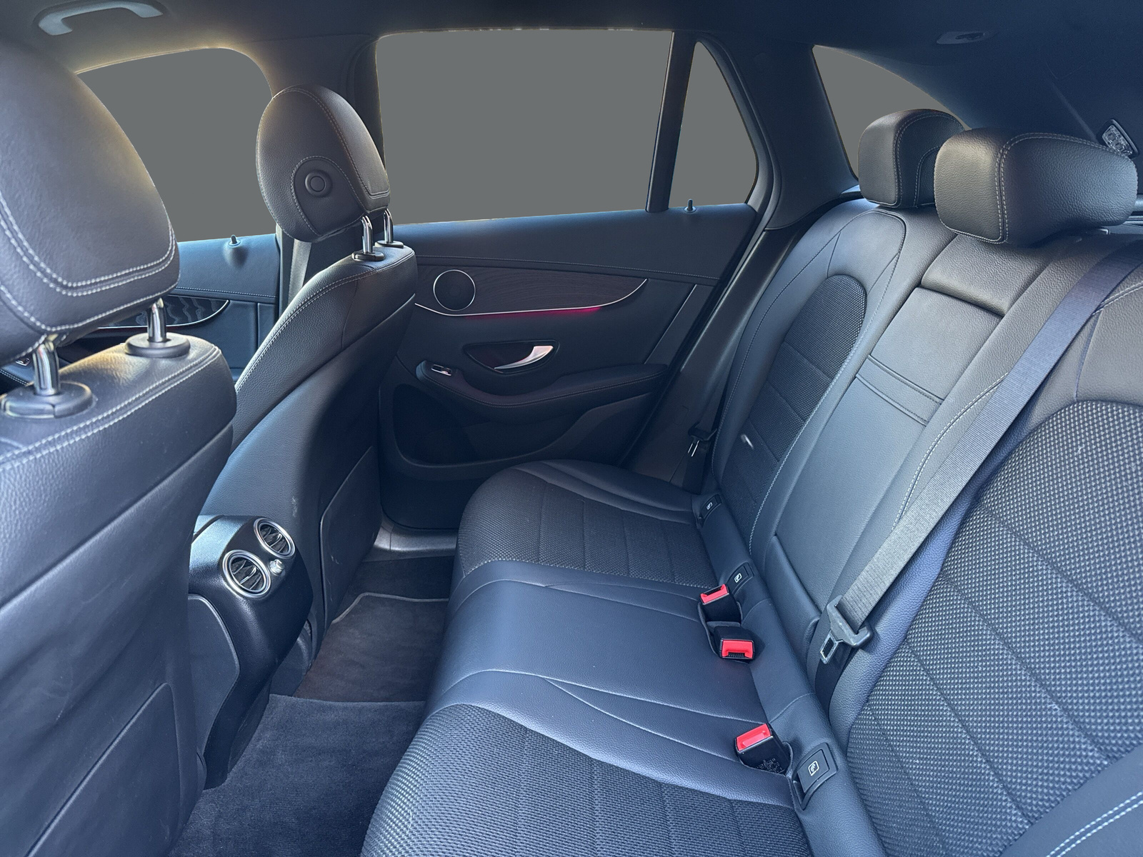 MERCEDES-BENZ GLC 200 AMG Line 4Matic-image-13