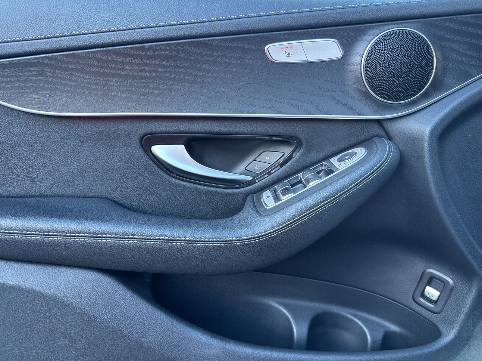 MERCEDES-BENZ GLC 200 AMG Line 4Matic-image-11