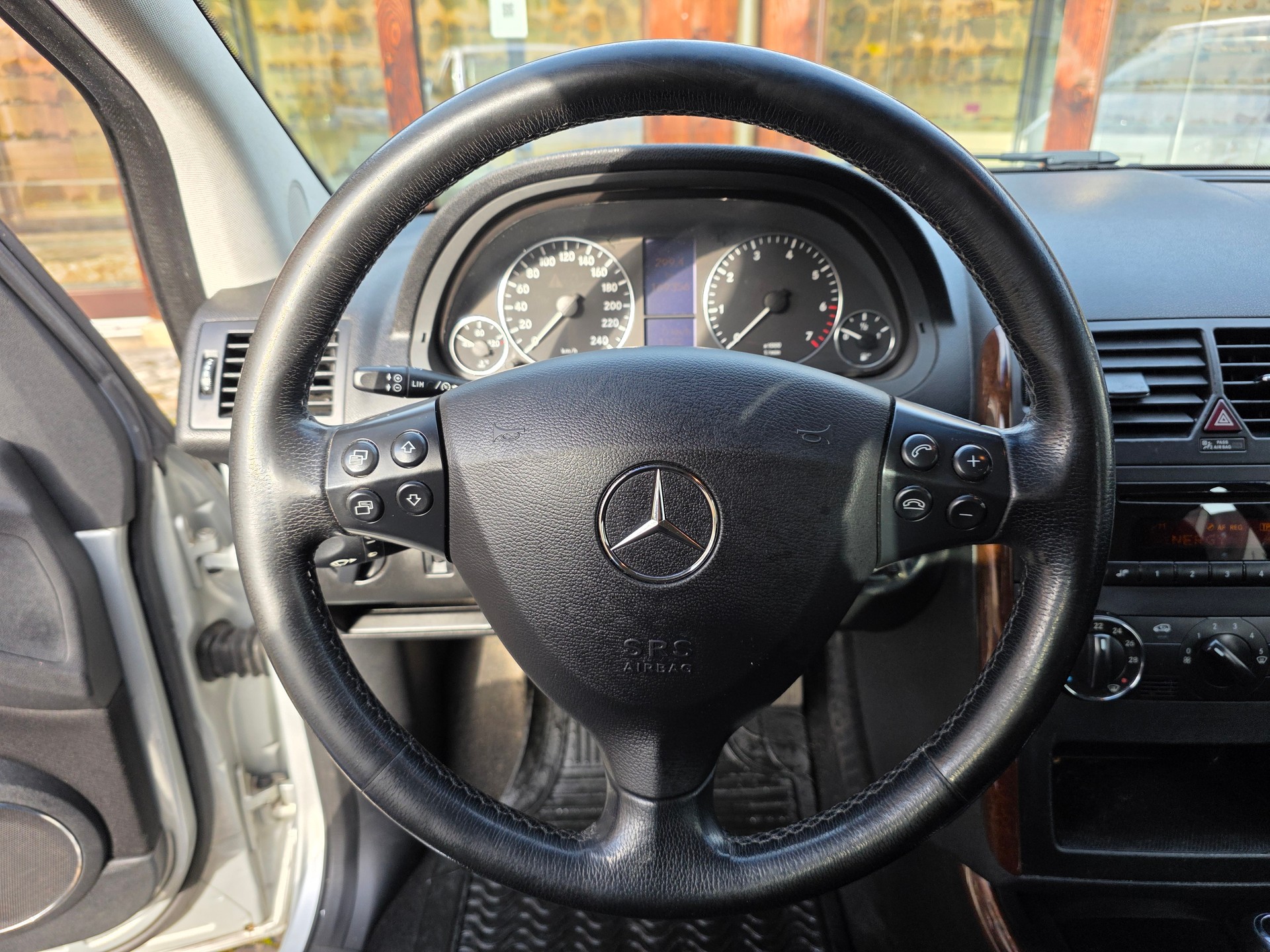 MERCEDES-BENZ A150 Eleganze Automatikgetriebe-image-12