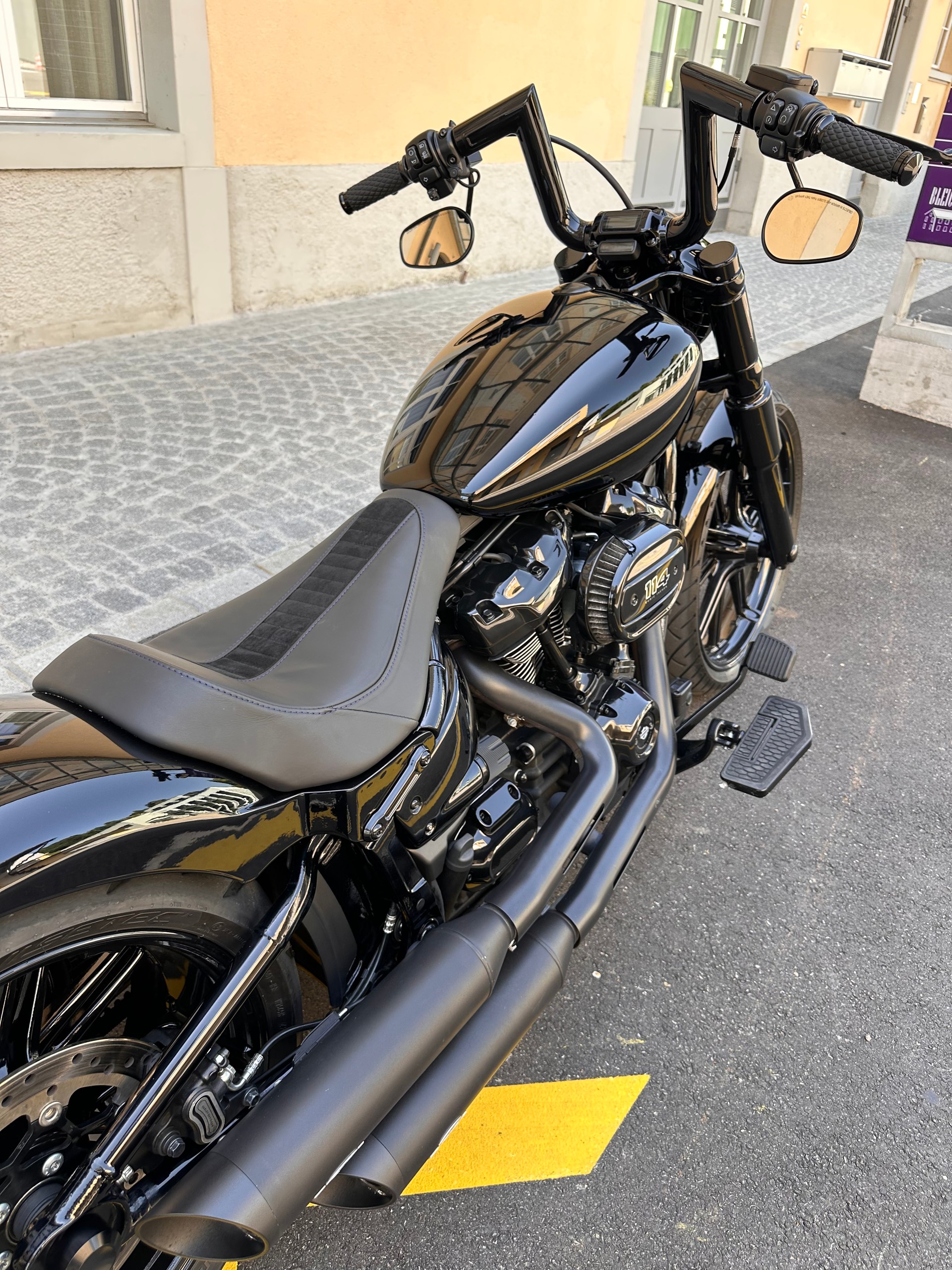 HARLEY-DAVIDSON FXBRS Breakout 114 ABS-image-1
