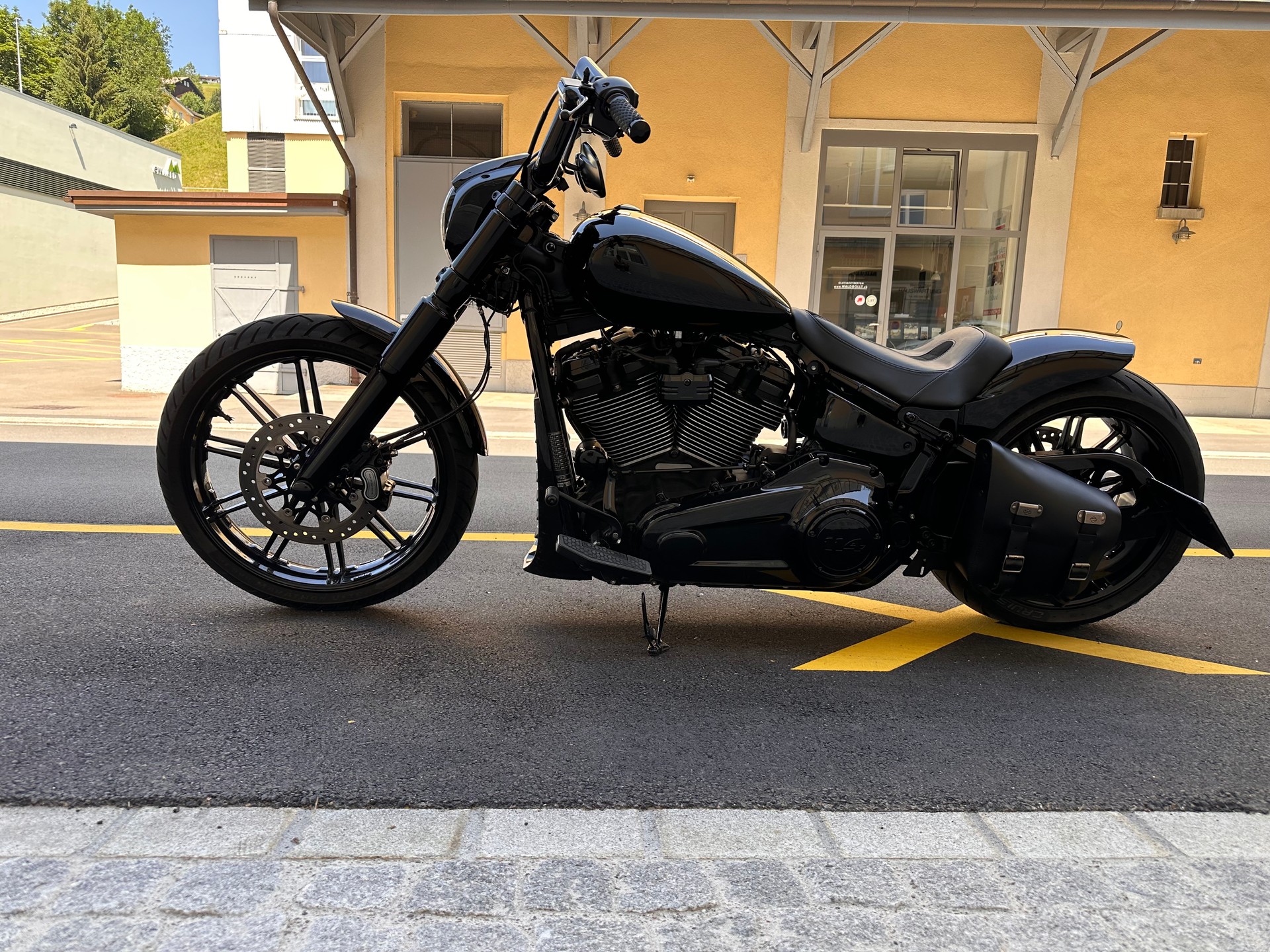HARLEY-DAVIDSON FXBRS Breakout 114 ABS-image-4
