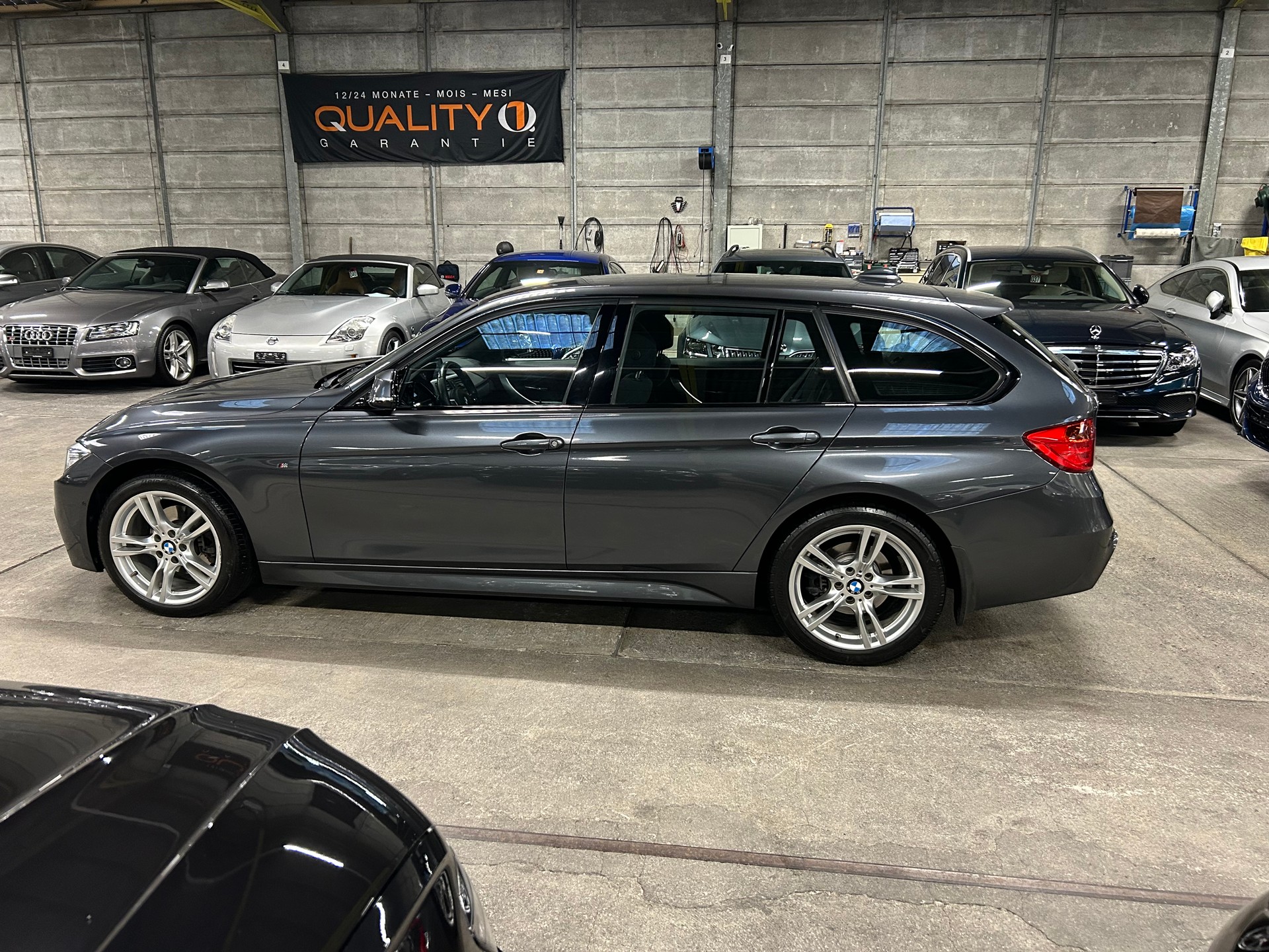 BMW 320d xDrive M Sportpaket Touring Steptronic-image-6