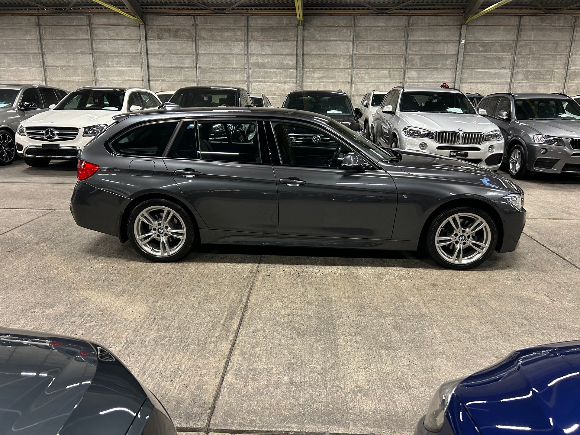 BMW 320d xDrive M Sportpaket Touring Steptronic-image-2