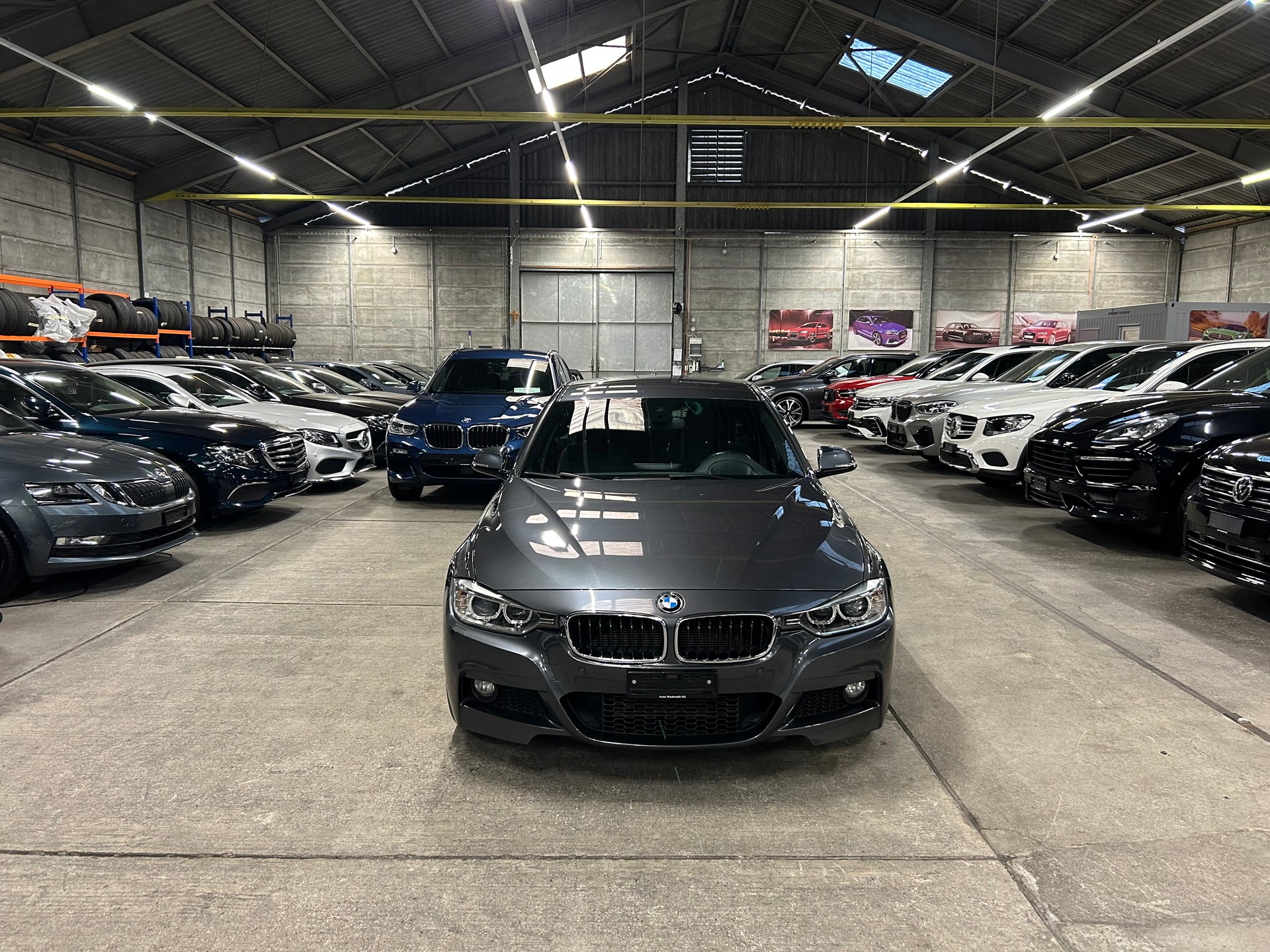 BMW 320d xDrive M Sportpaket Touring Steptronic-image-9