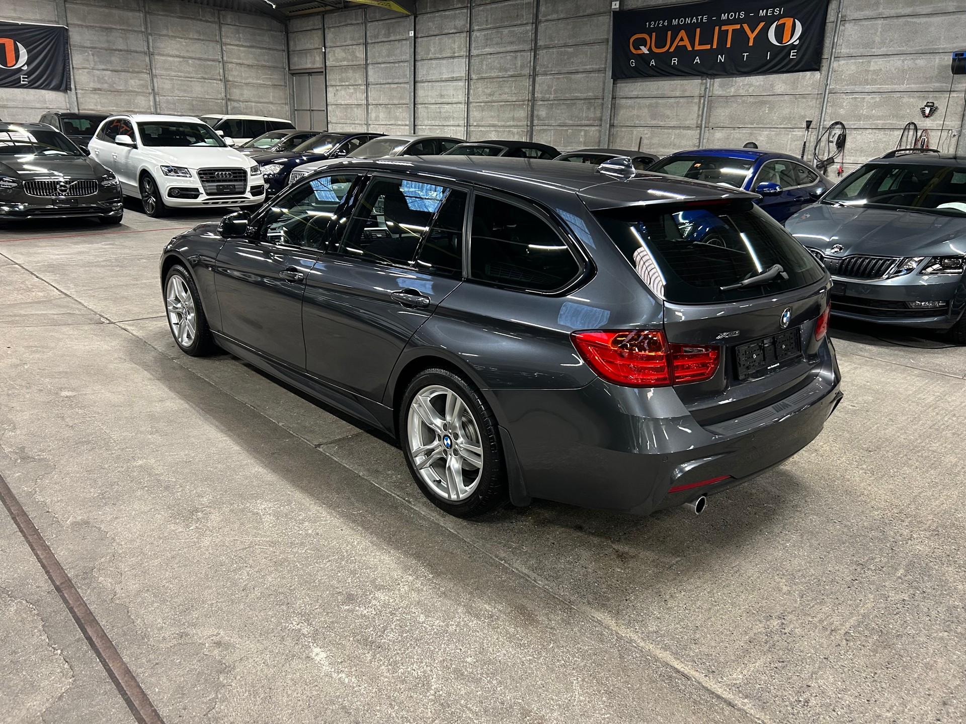 BMW 320d xDrive M Sportpaket Touring Steptronic-image-5